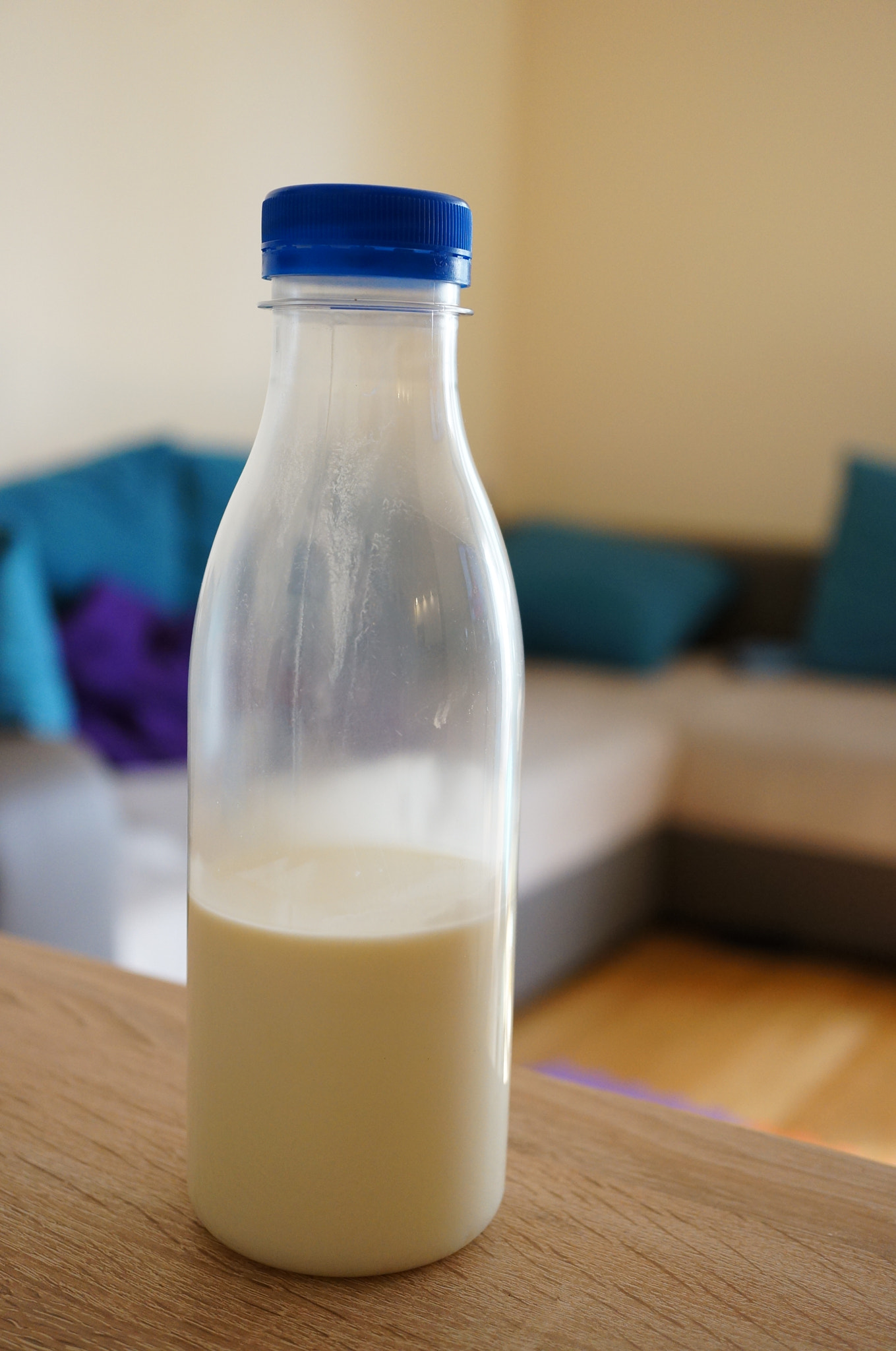 Sony Alpha NEX-5N + Sony E 30mm F3.5 Macro sample photo. Fresh milk photography