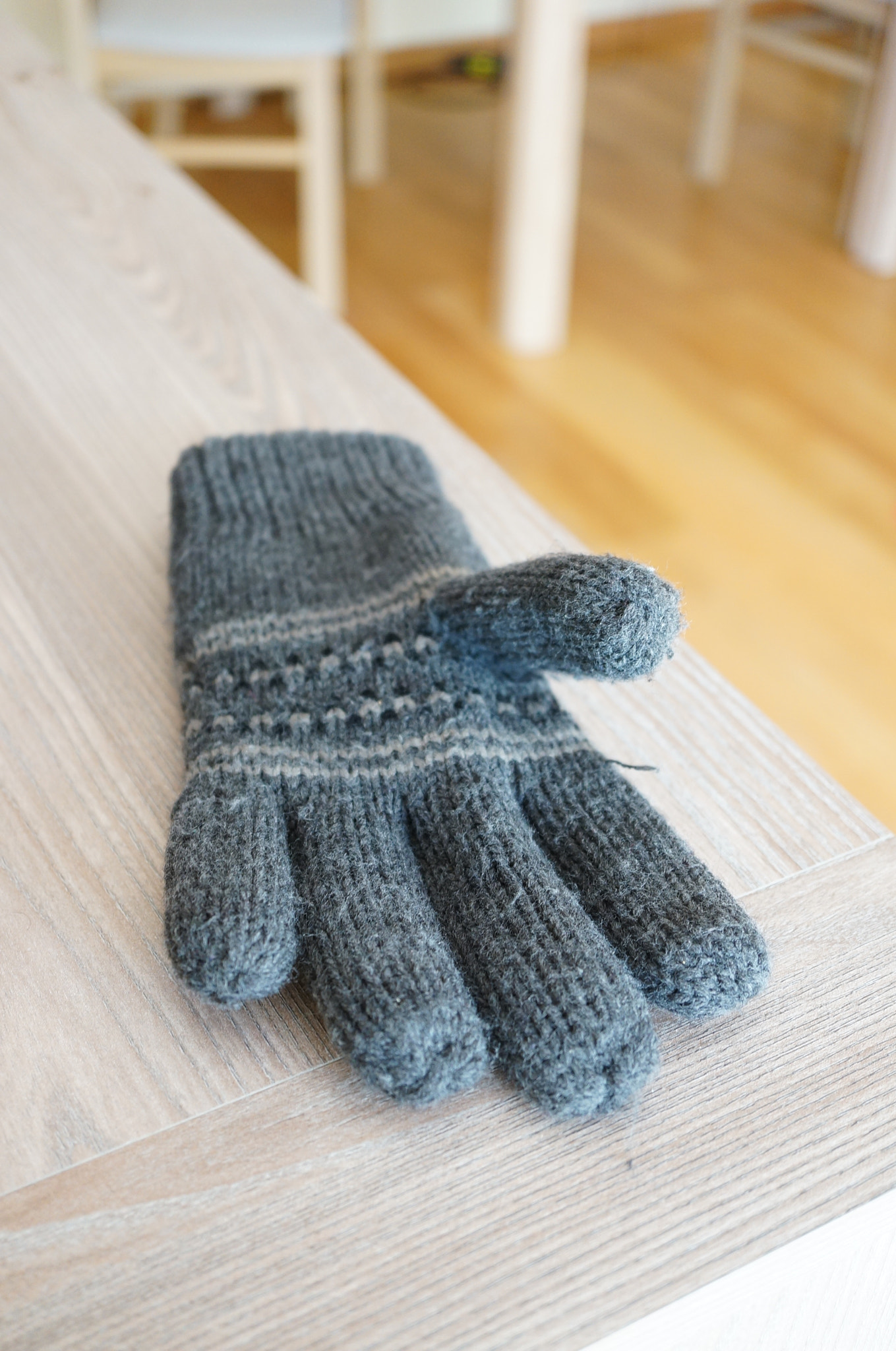 Sony Alpha NEX-5N + Sony E 30mm F3.5 Macro sample photo. Winter glove photography