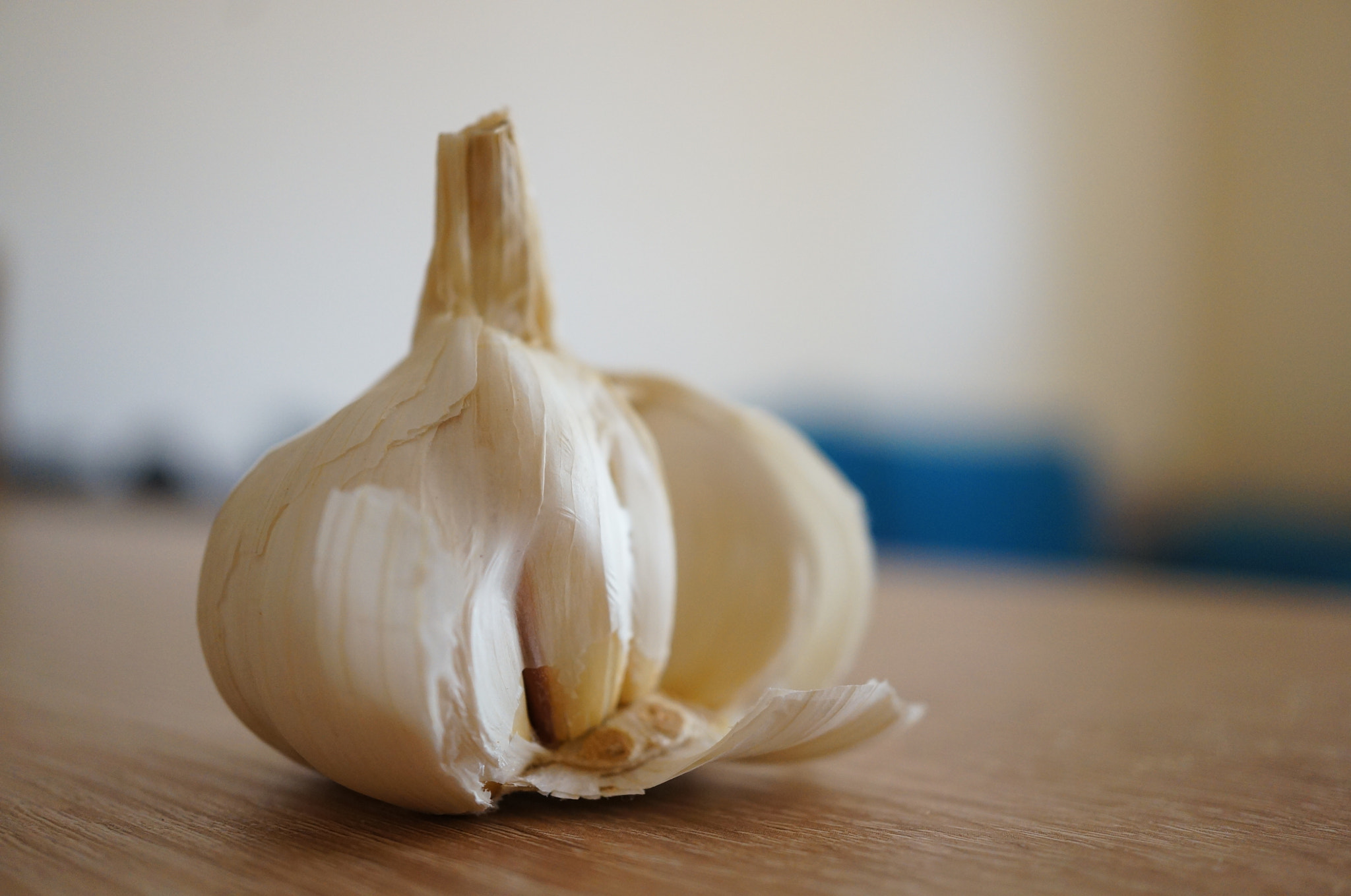 Sony Alpha NEX-5N + Sony E 30mm F3.5 Macro sample photo. Fresh garlic photography
