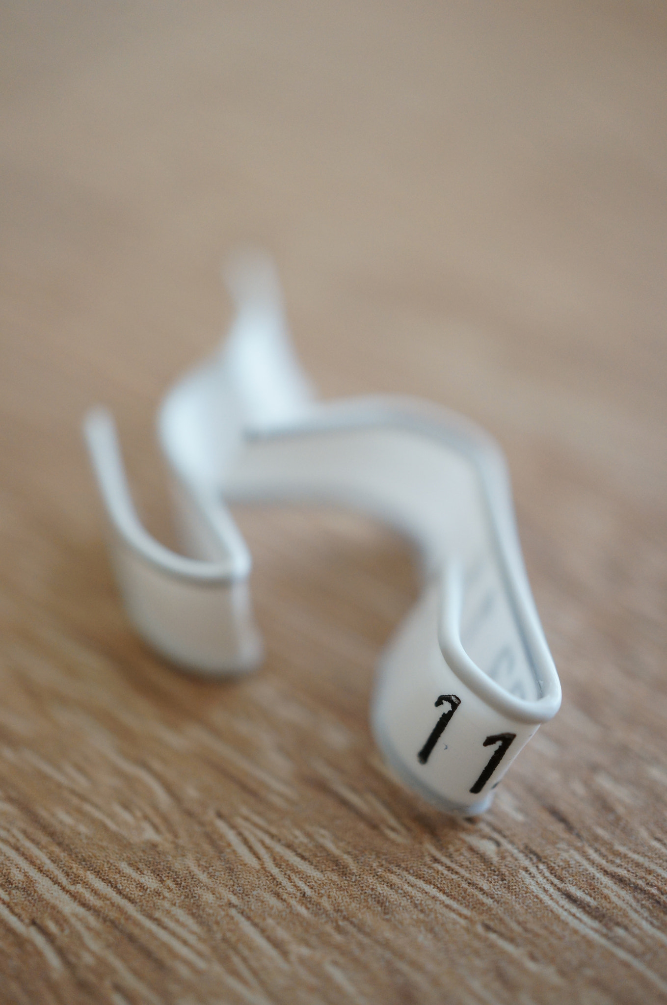 Sony Alpha NEX-5N + Sony E 30mm F3.5 Macro sample photo. Fresh hold clip photography