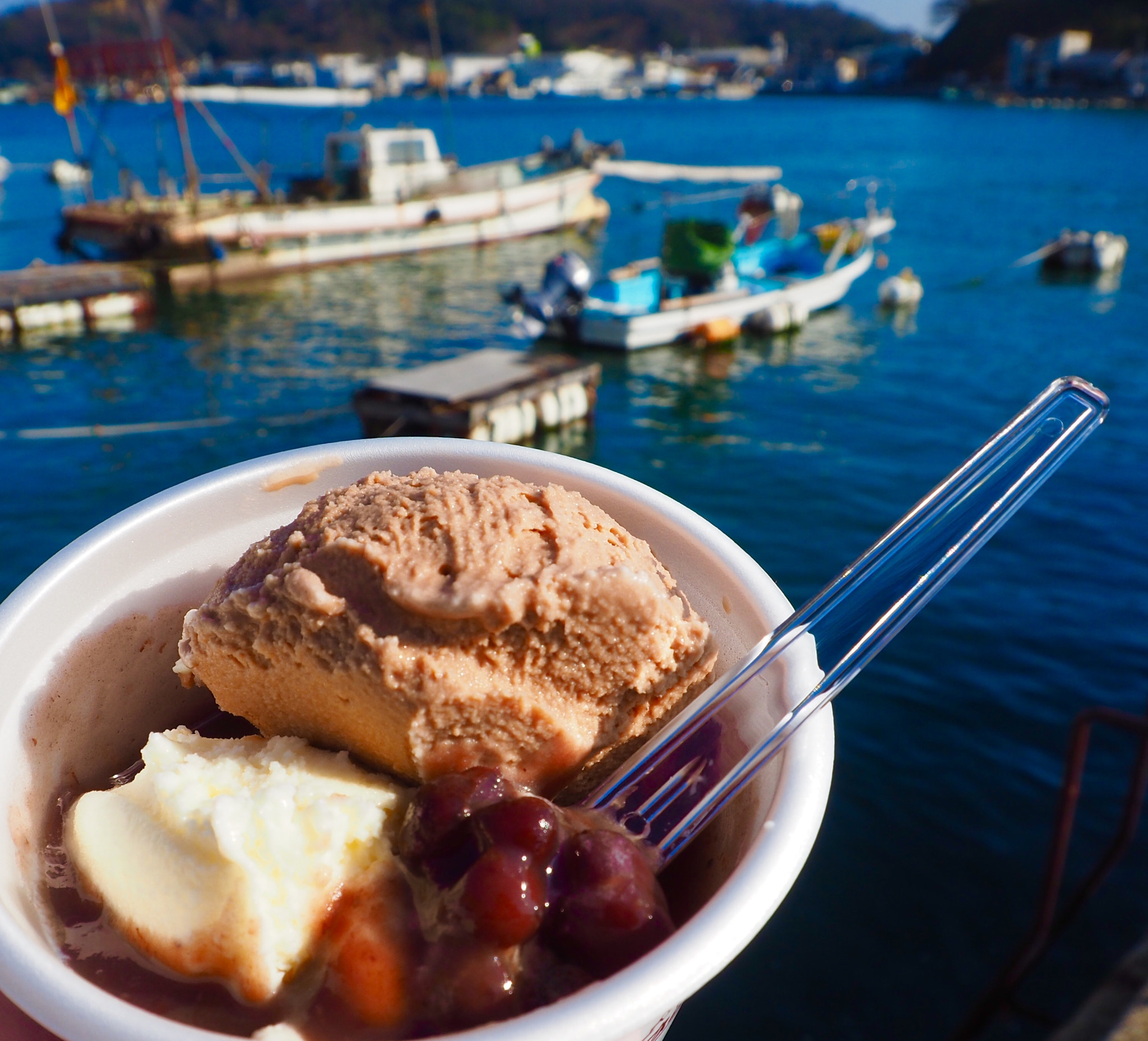 OLYMPUS M.12-50mm F3.5-6.3 sample photo. 海辺のアイス ice-cream by the sea photography