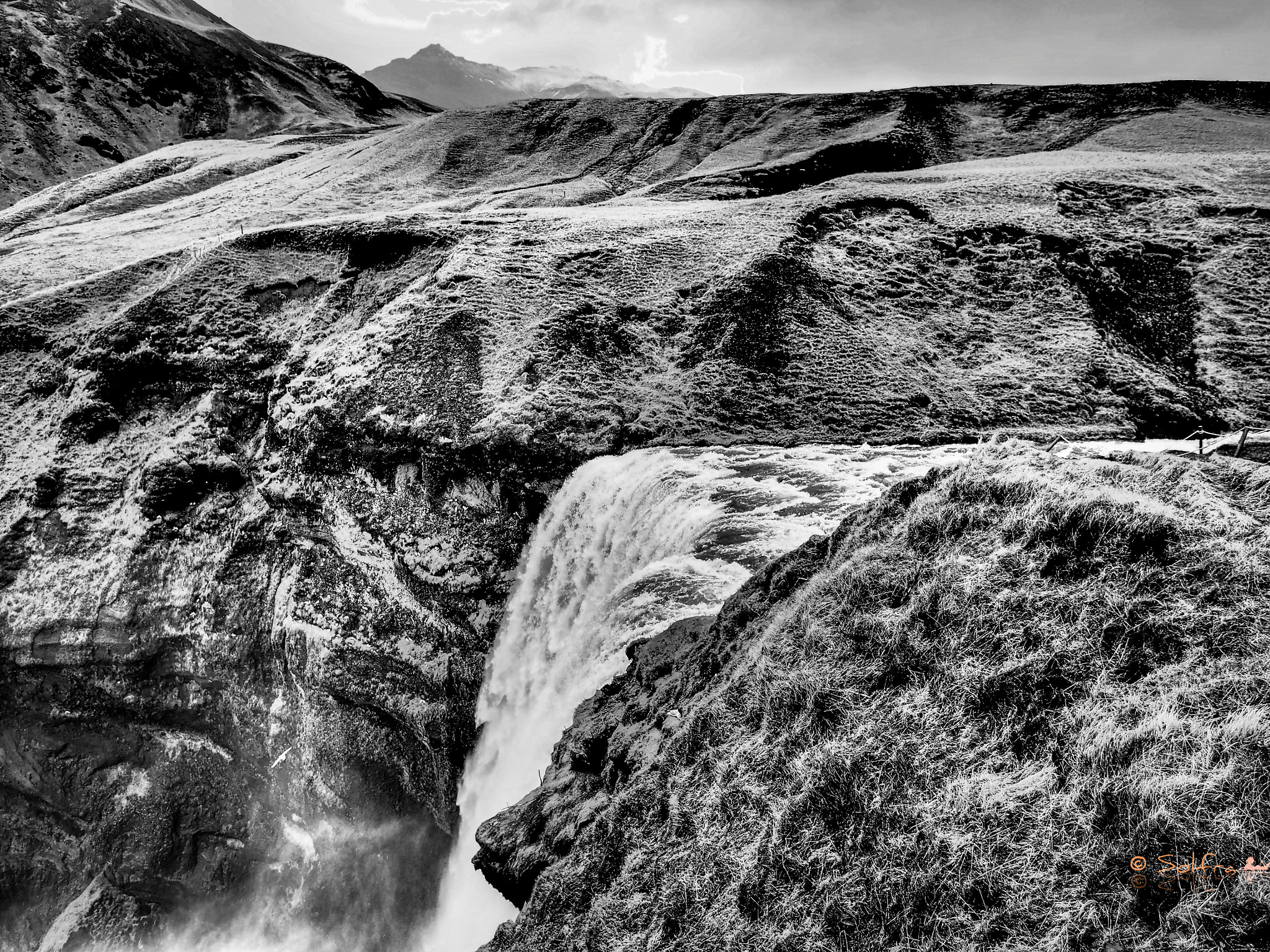 Olympus OM-D E-M5 + OLYMPUS M.12mm F2.0 Ltd Blk sample photo. Skógafoss photography