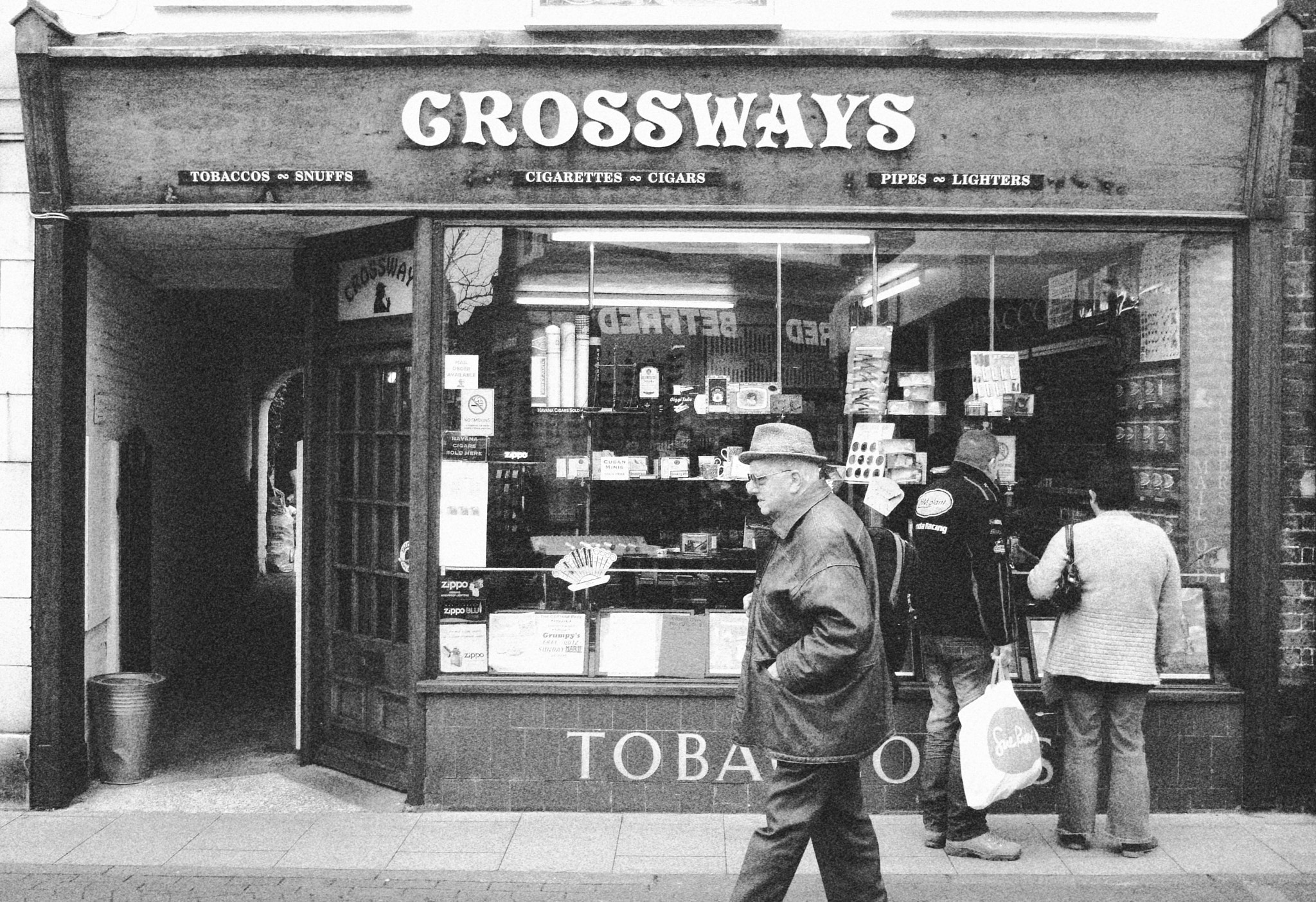 Fujifilm FinePix F11 sample photo. Crossways tobacco, cromer photography