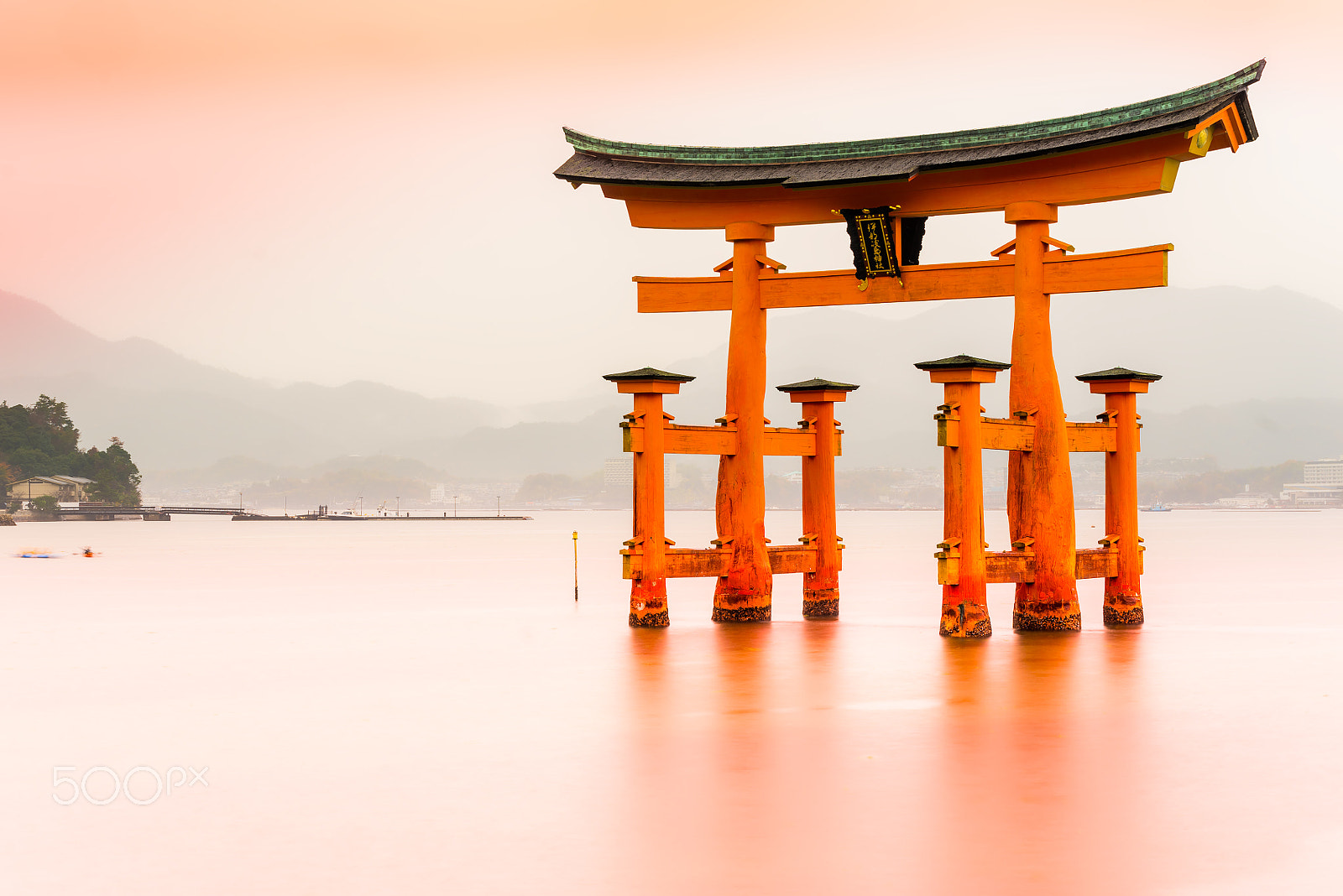 Sony a7R + Minolta/Sony AF 70-200mm F2.8 G sample photo. Miyajima torii gate, japan. photography