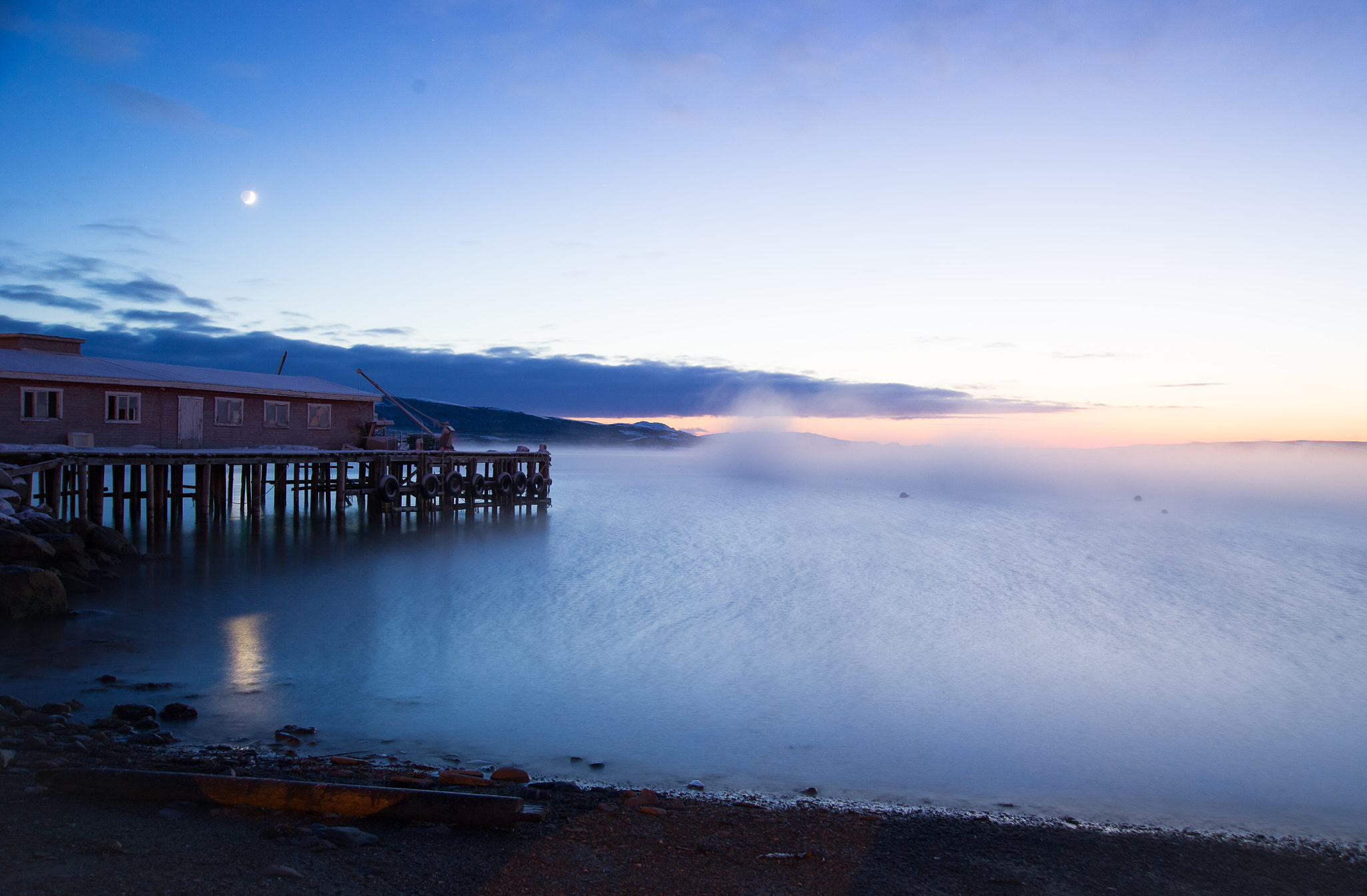 Nikon AF Nikkor 24-85mm F2.8-4D IF sample photo. Frosty blue hour photography