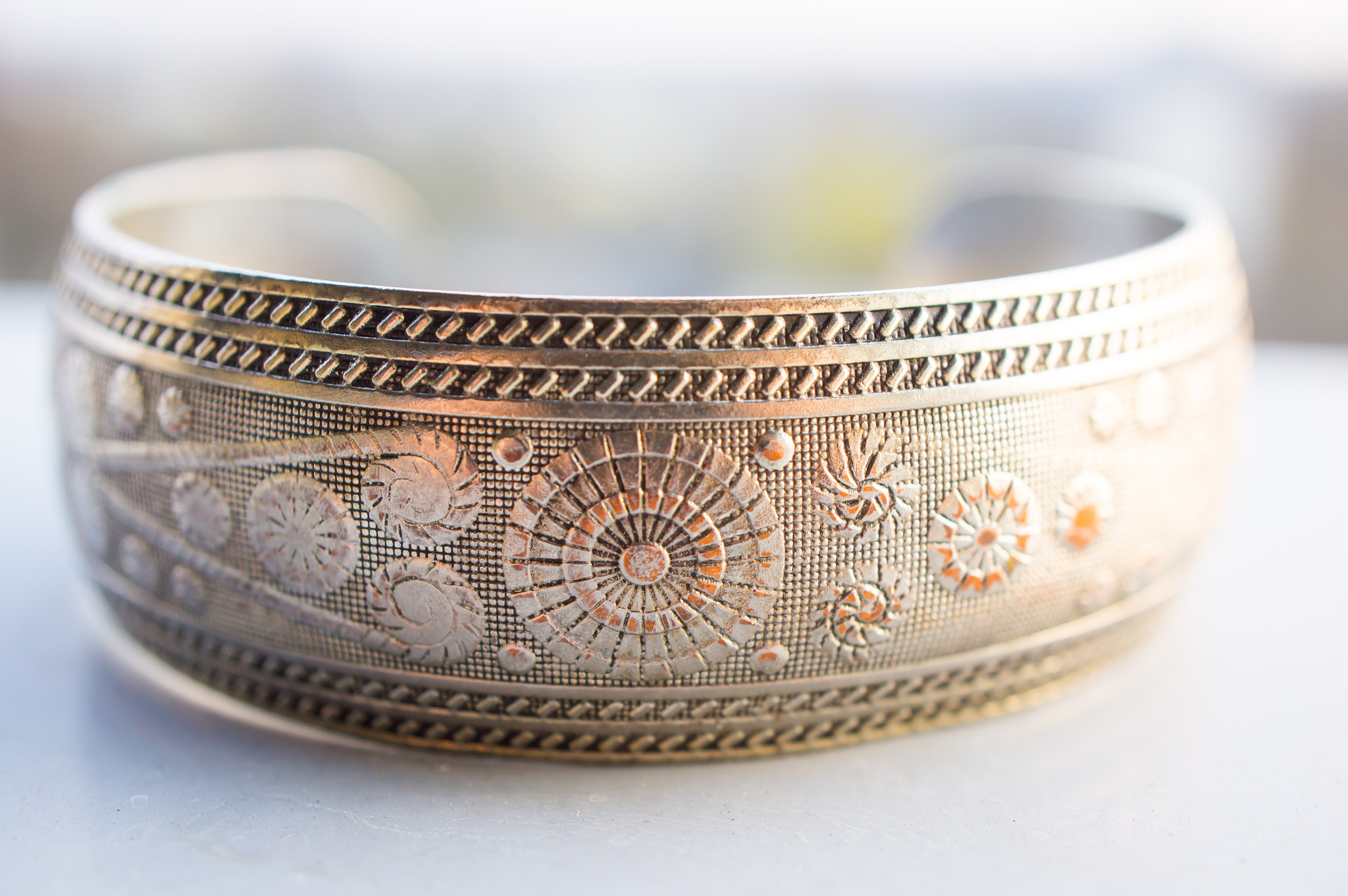 Sony Alpha NEX-5N + Sony E 30mm F3.5 Macro sample photo. Metal bracelet photography