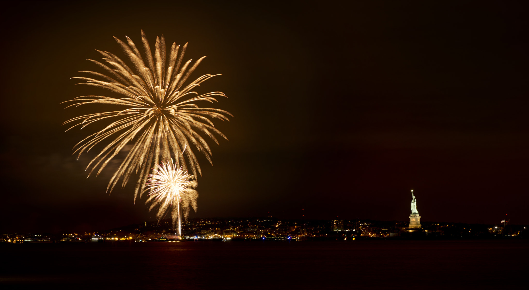Sigma 150mm F2.8 EX DG Macro HSM sample photo. Liberty fire works photography
