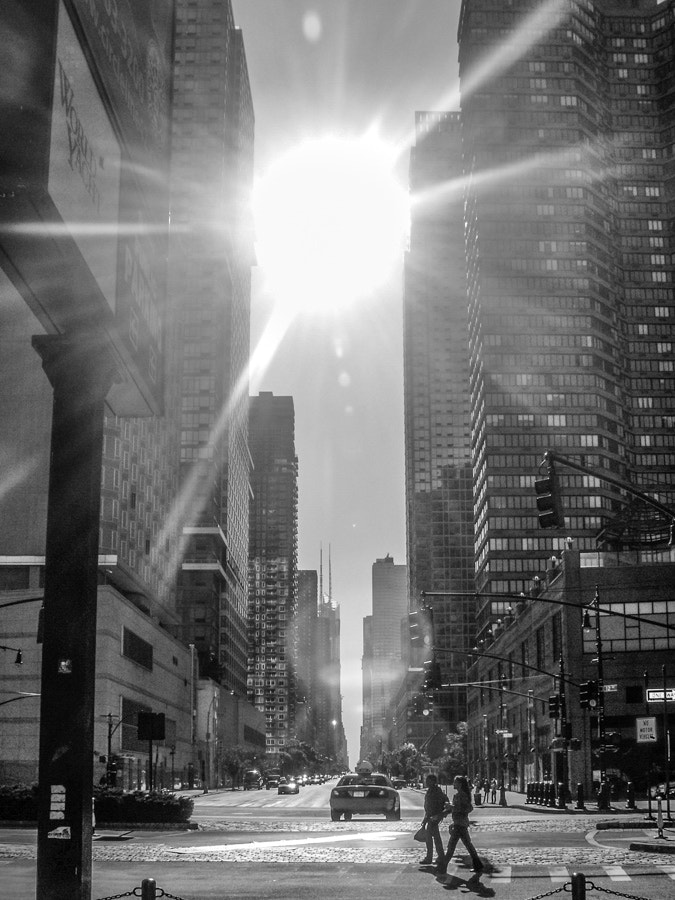 KONICA MINOLTA DiMAGE X60 sample photo. New york backlit photography