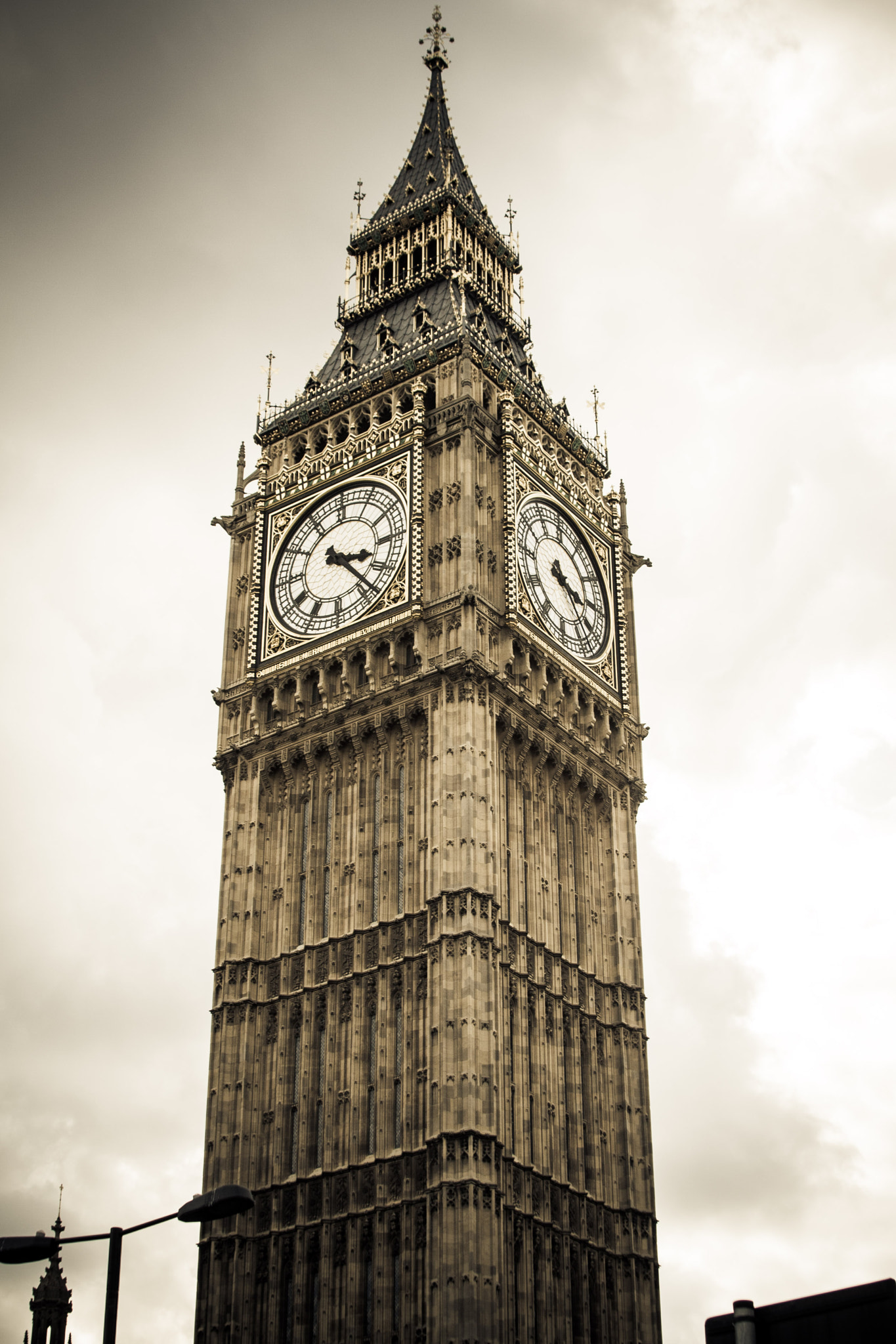 Canon EF 28-135mm F3.5-5.6 IS USM sample photo. Houses of parliment photography