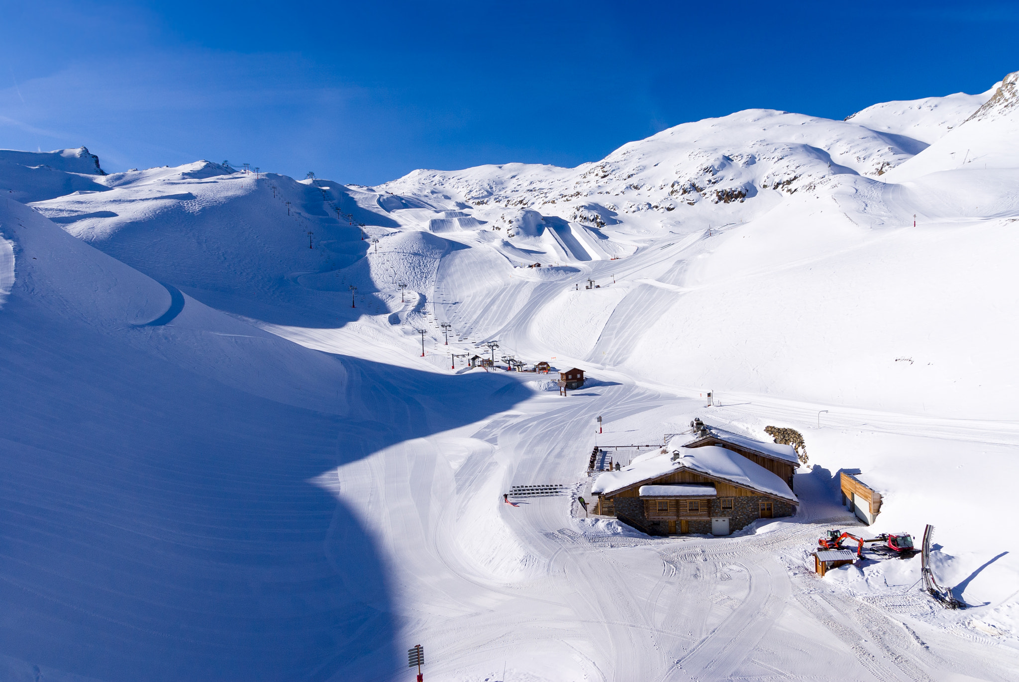 Sony Alpha DSLR-A300 sample photo. Ski cabin photography