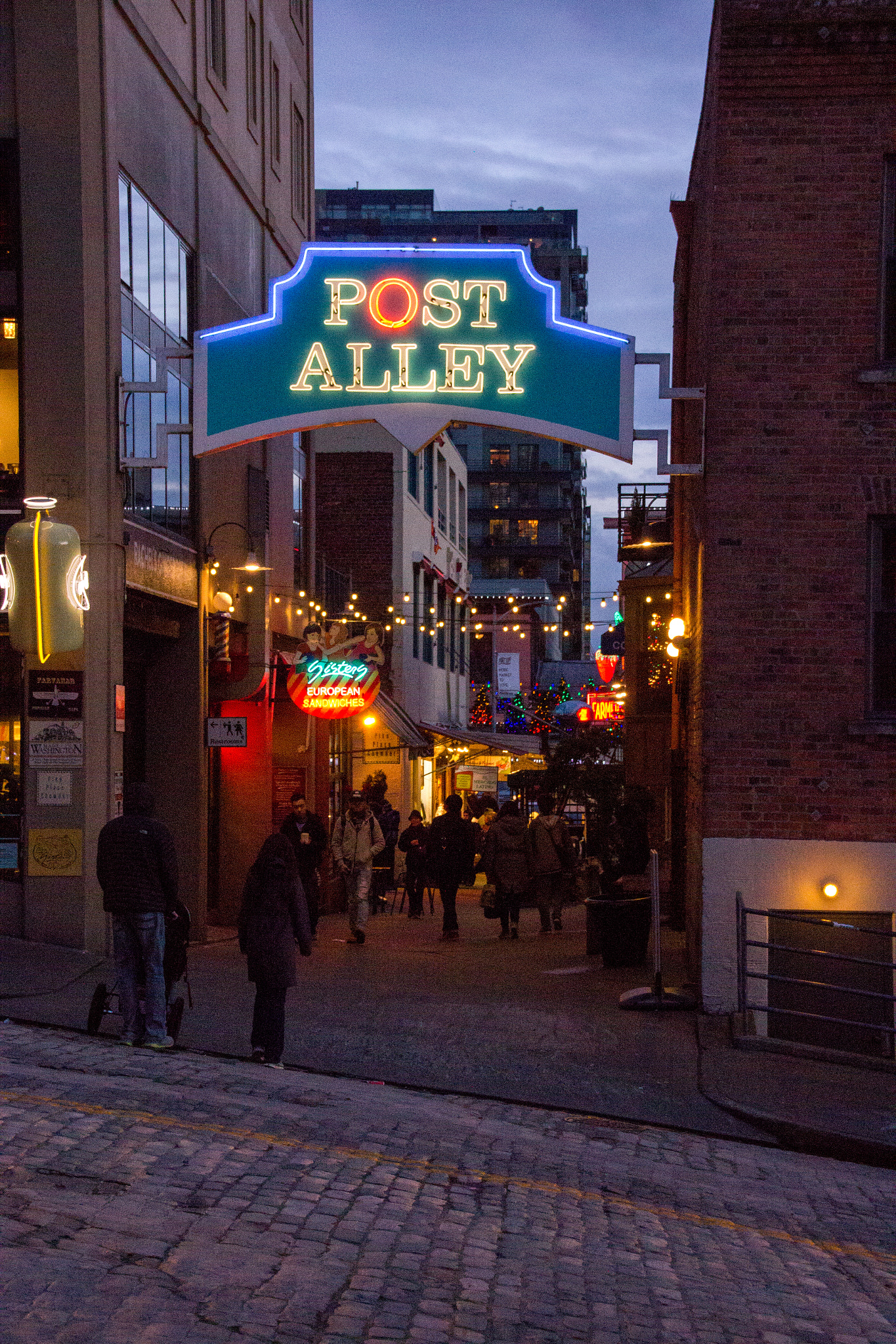 Sigma 18-250mm F3.5-6.3 DC OS HSM sample photo. Post alley photography