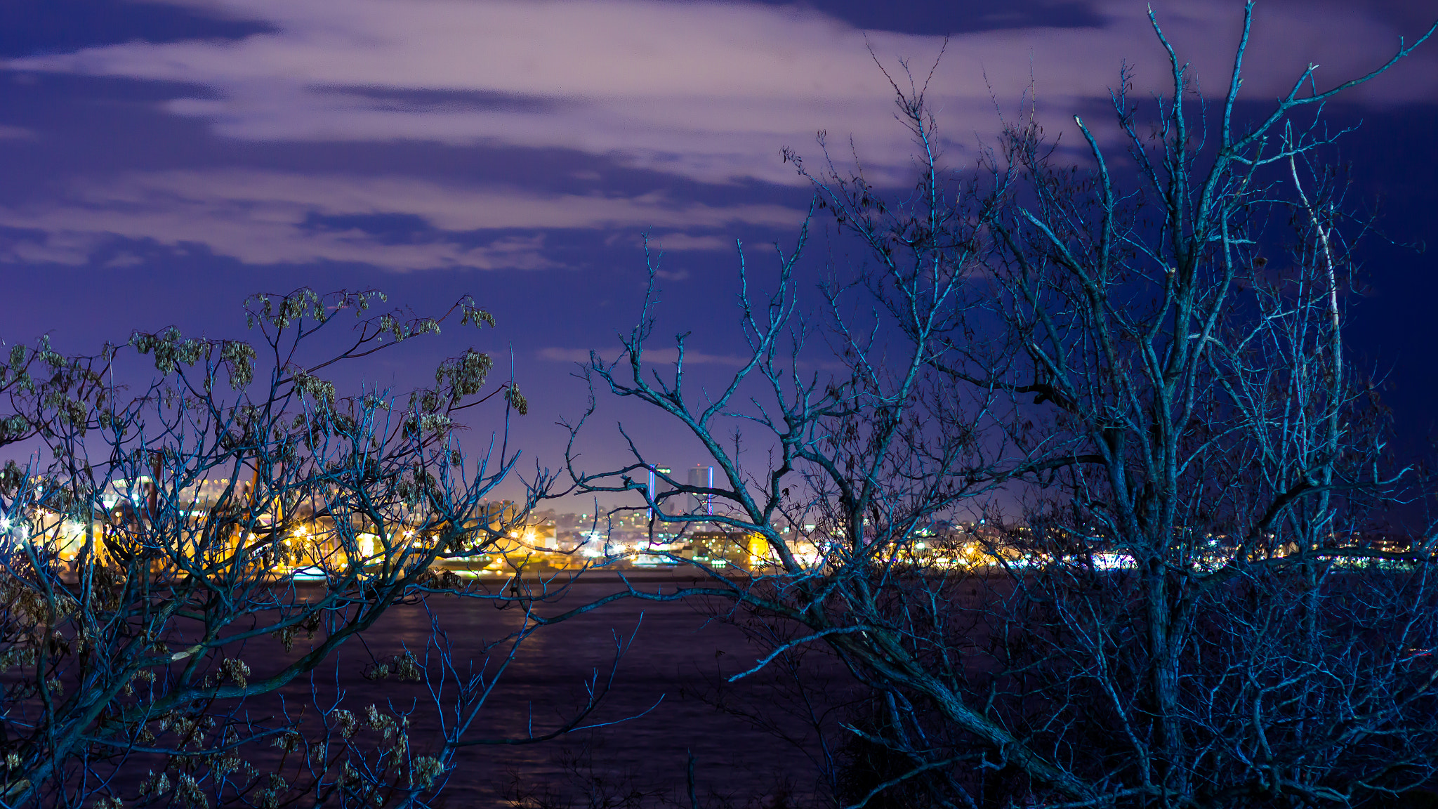 Canon EOS 1200D (EOS Rebel T5 / EOS Kiss X70 / EOS Hi) + Canon EF 50mm F1.4 USM sample photo. Blue night photography