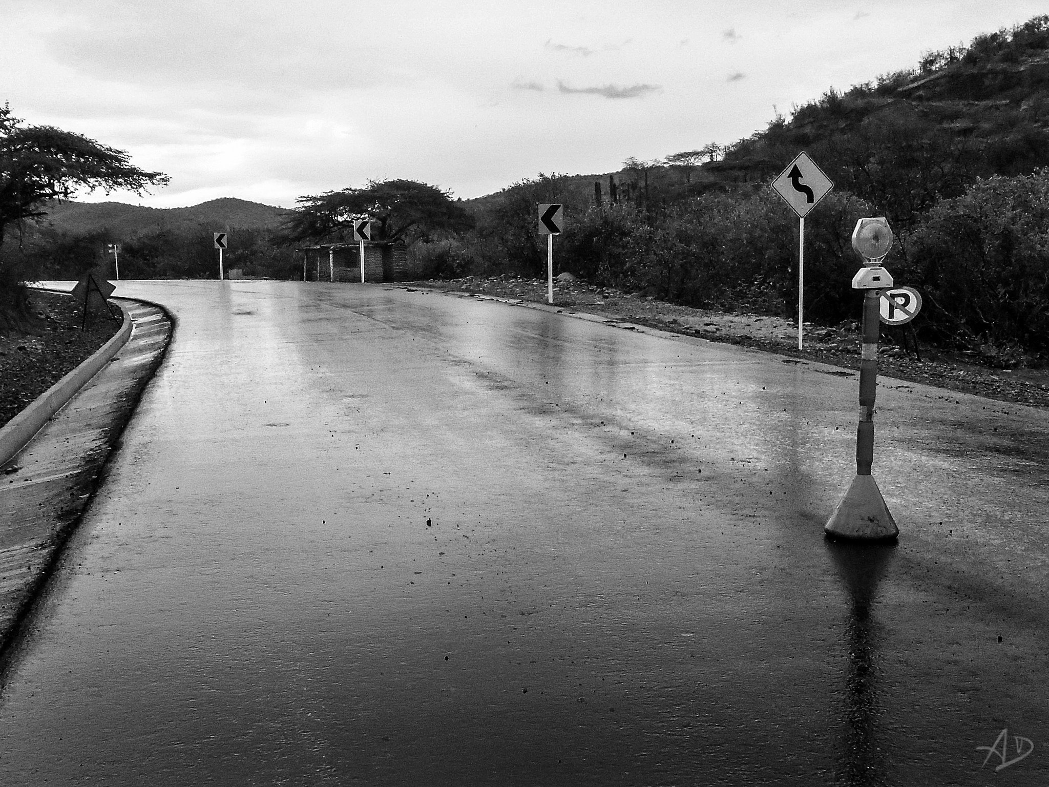 Samsung ES28 / VLUU ES28 sample photo. Wet road photography