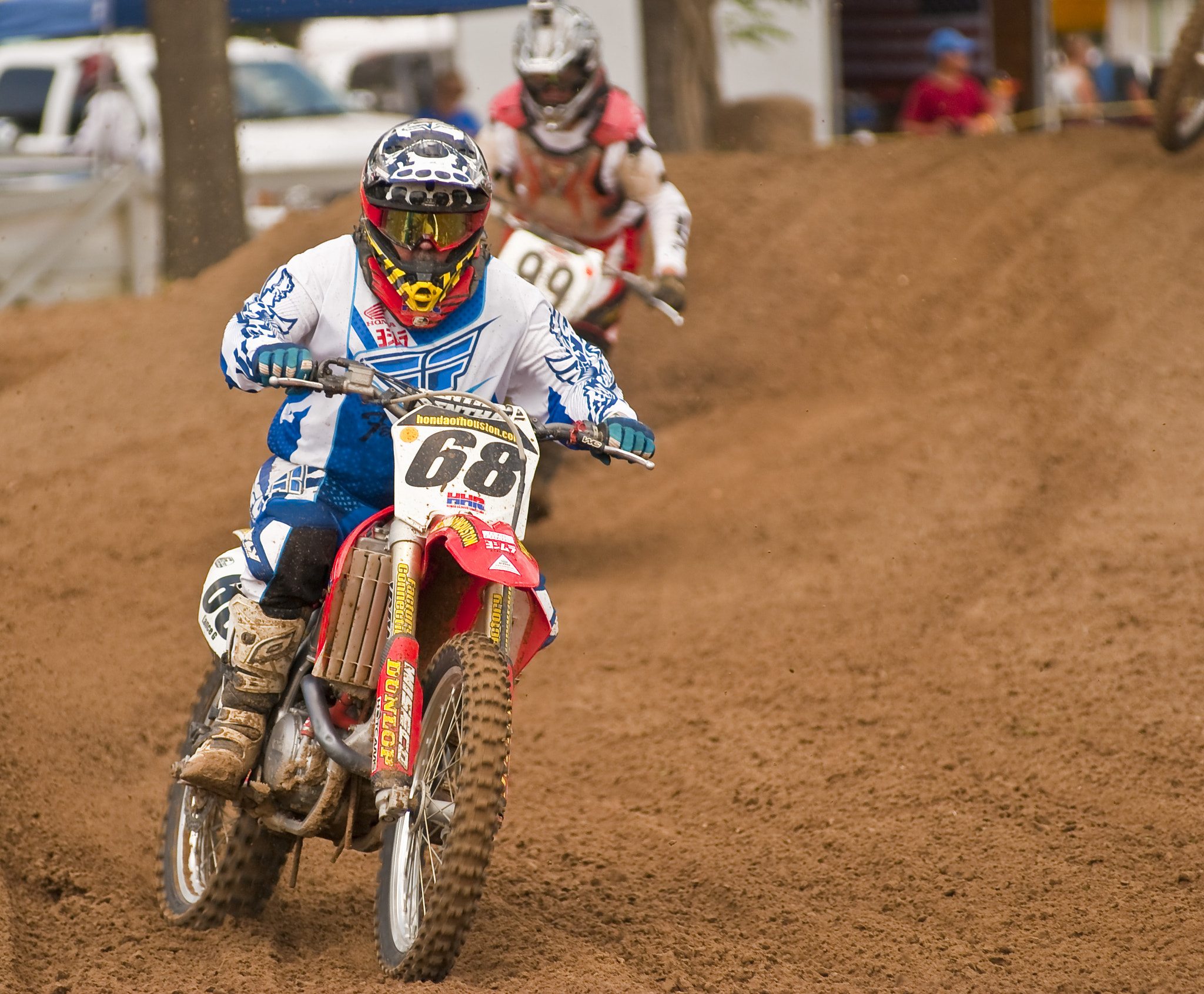 AF Zoom-Nikkor 80-200mm f/2.8 ED sample photo. Dad racing photography