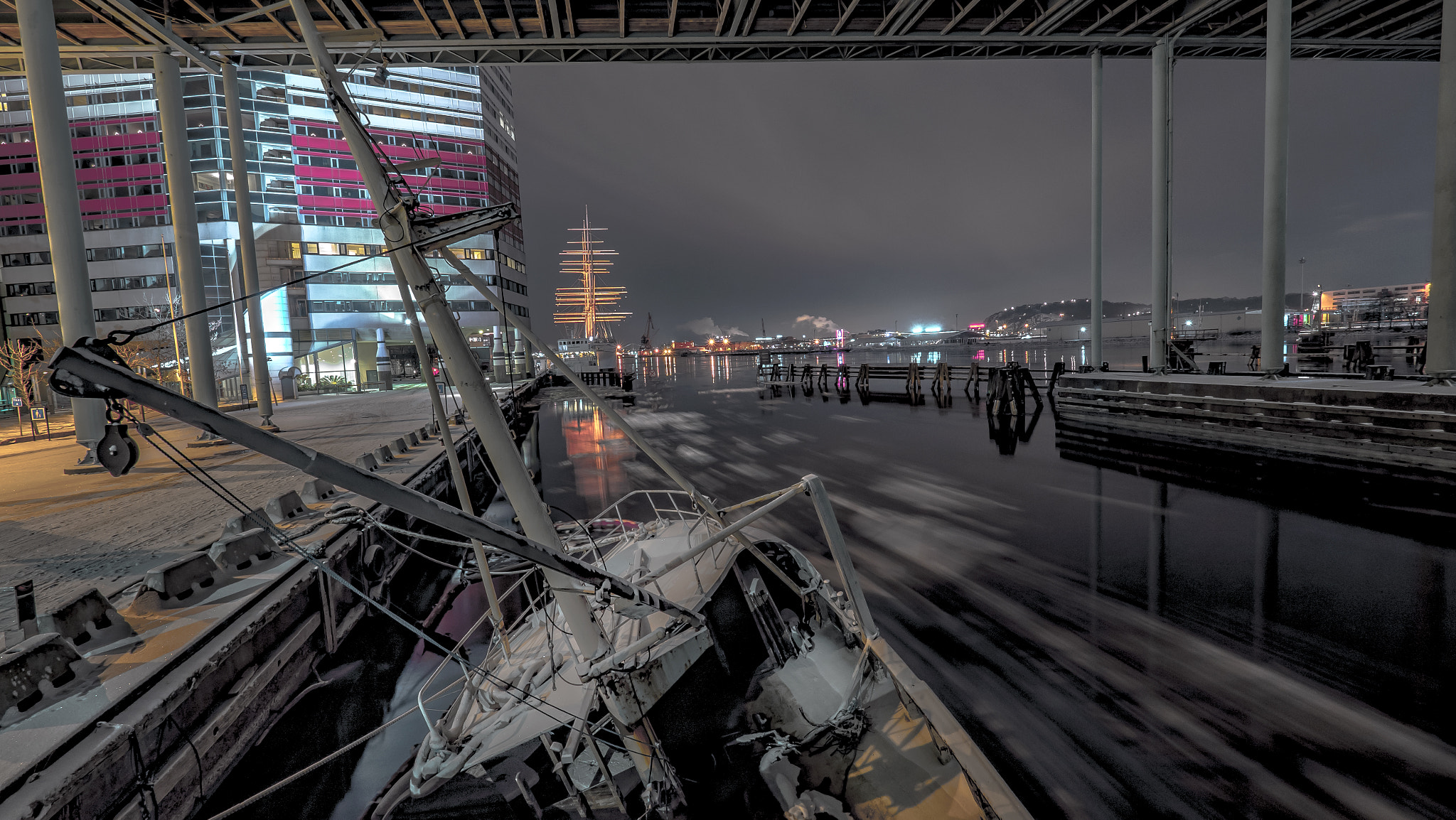 Panasonic Lumix DMC-GX8 + Olympus M.Zuiko Digital ED 7-14mm F2.8 PRO sample photo. Shipwreck photography