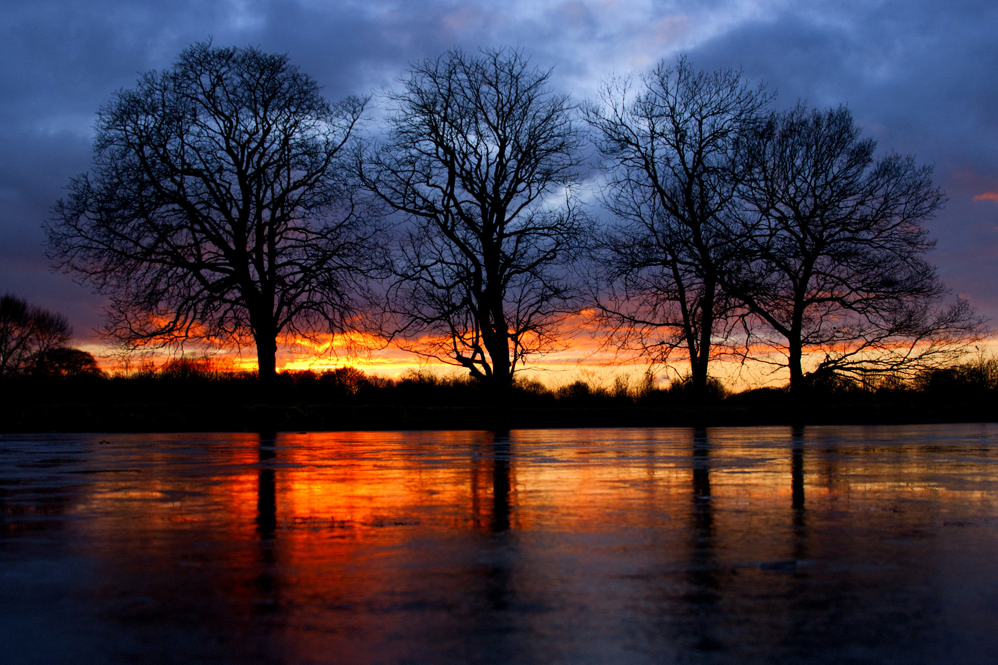 Sony Alpha DSLR-A380 + Sigma DC 18-125mm F4-5,6 D sample photo. Icy sunset photography