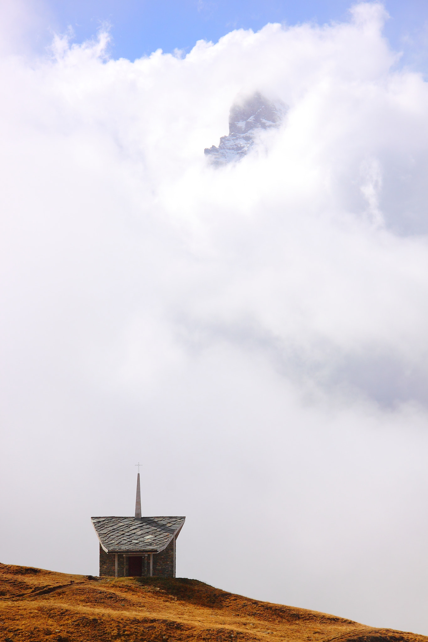 Canon EF-S 18-135mm F3.5-5.6 IS sample photo. In cloud photography