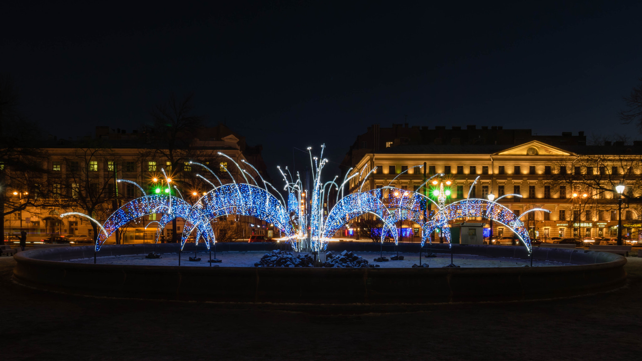Panasonic Lumix DMC-GH4 + Olympus M.Zuiko Digital ED 7-14mm F2.8 PRO sample photo. Winter fountain at night photography