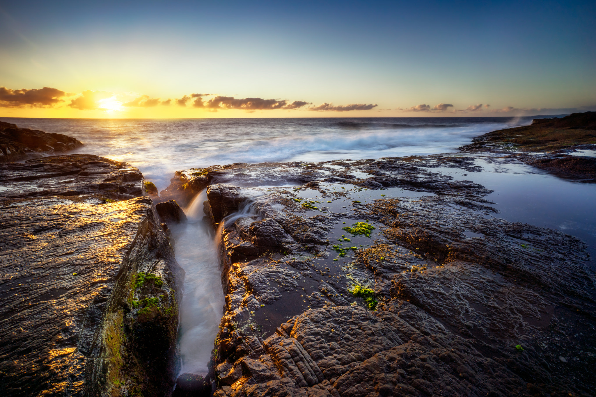 Sony a7 II + Sony E 10-18mm F4 OSS sample photo. Golden glow photography