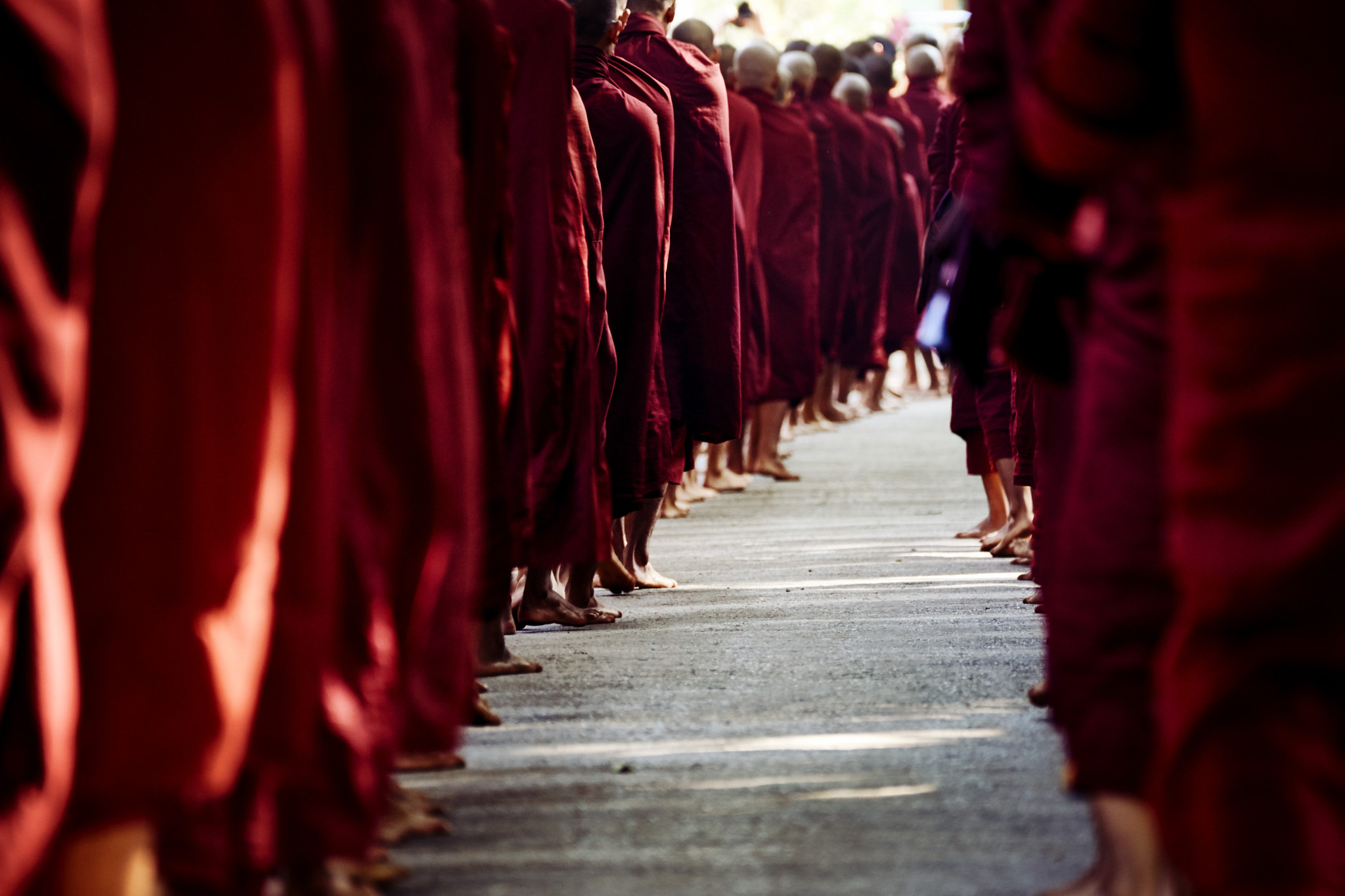 Sony 70-300mm F4.5-5.6 G SSM sample photo. Monks queuing for lunch at mahagandayon monastery photography