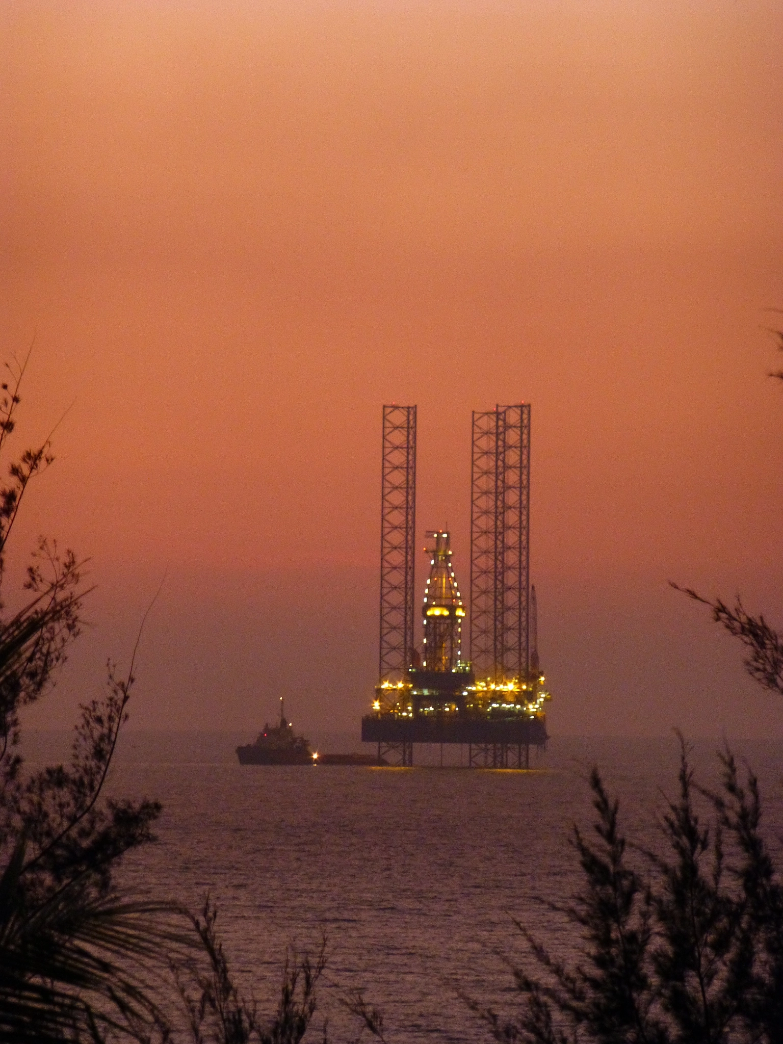 Leica V-Lux 40 sample photo. Drilling rig at sunset photography