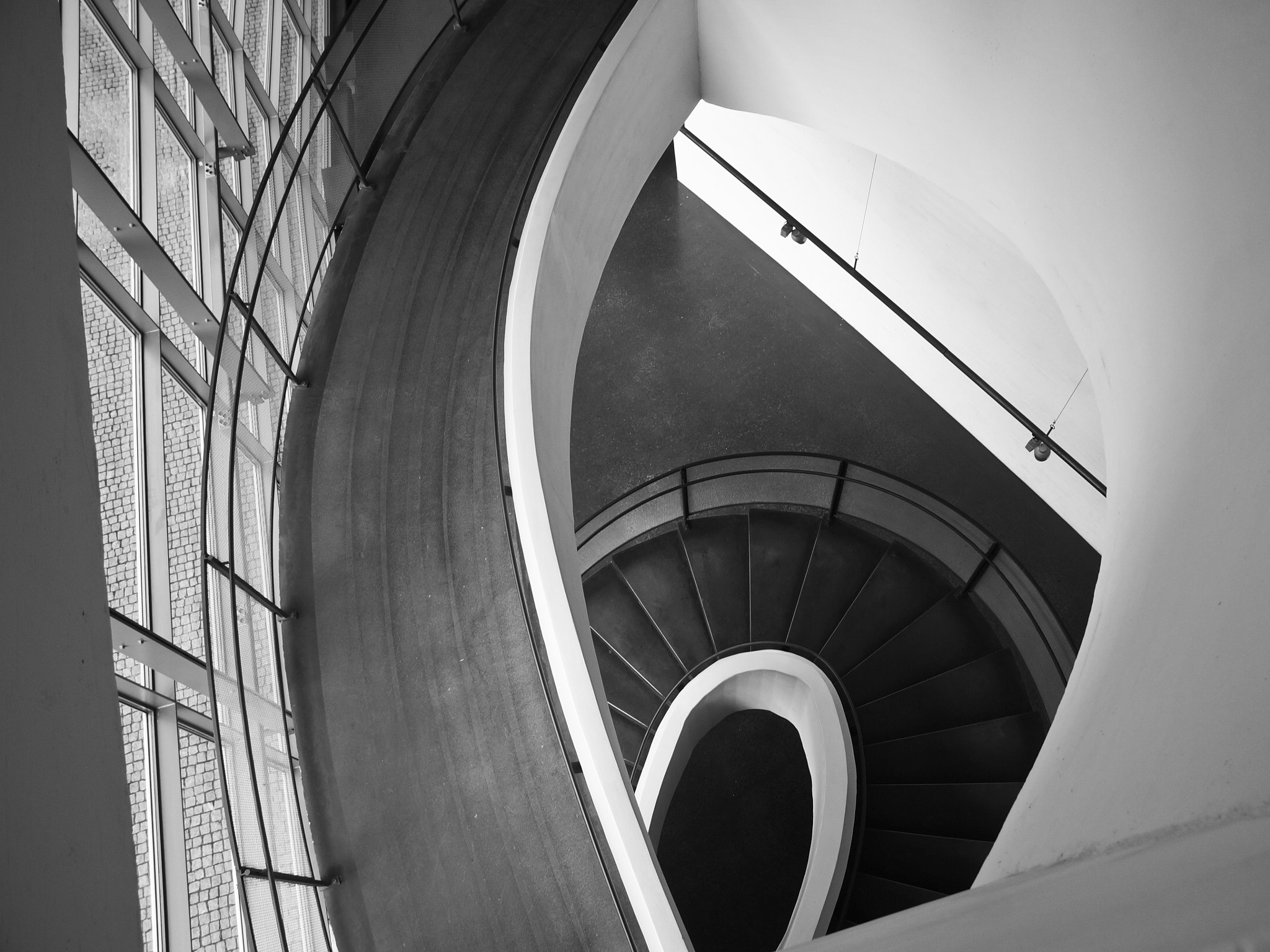 Sony Alpha NEX-5T + Sony Vario-Tessar T* E 16-70mm F4 ZA OSS sample photo. Stair of kiasma photography