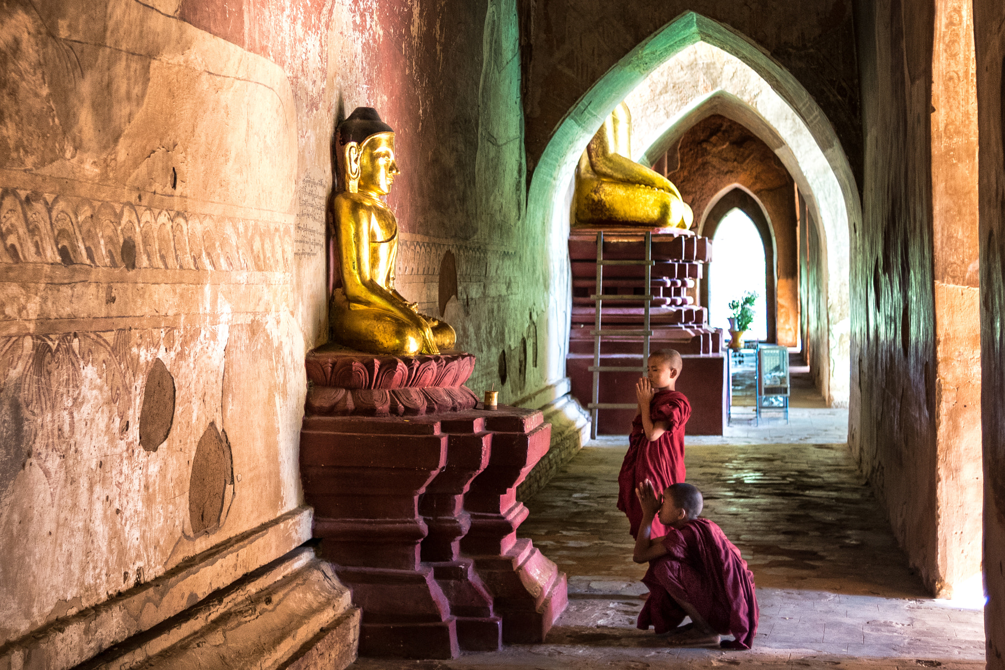 Nikon D750 + AF Nikkor 35mm f/2 sample photo. Monks praying photography