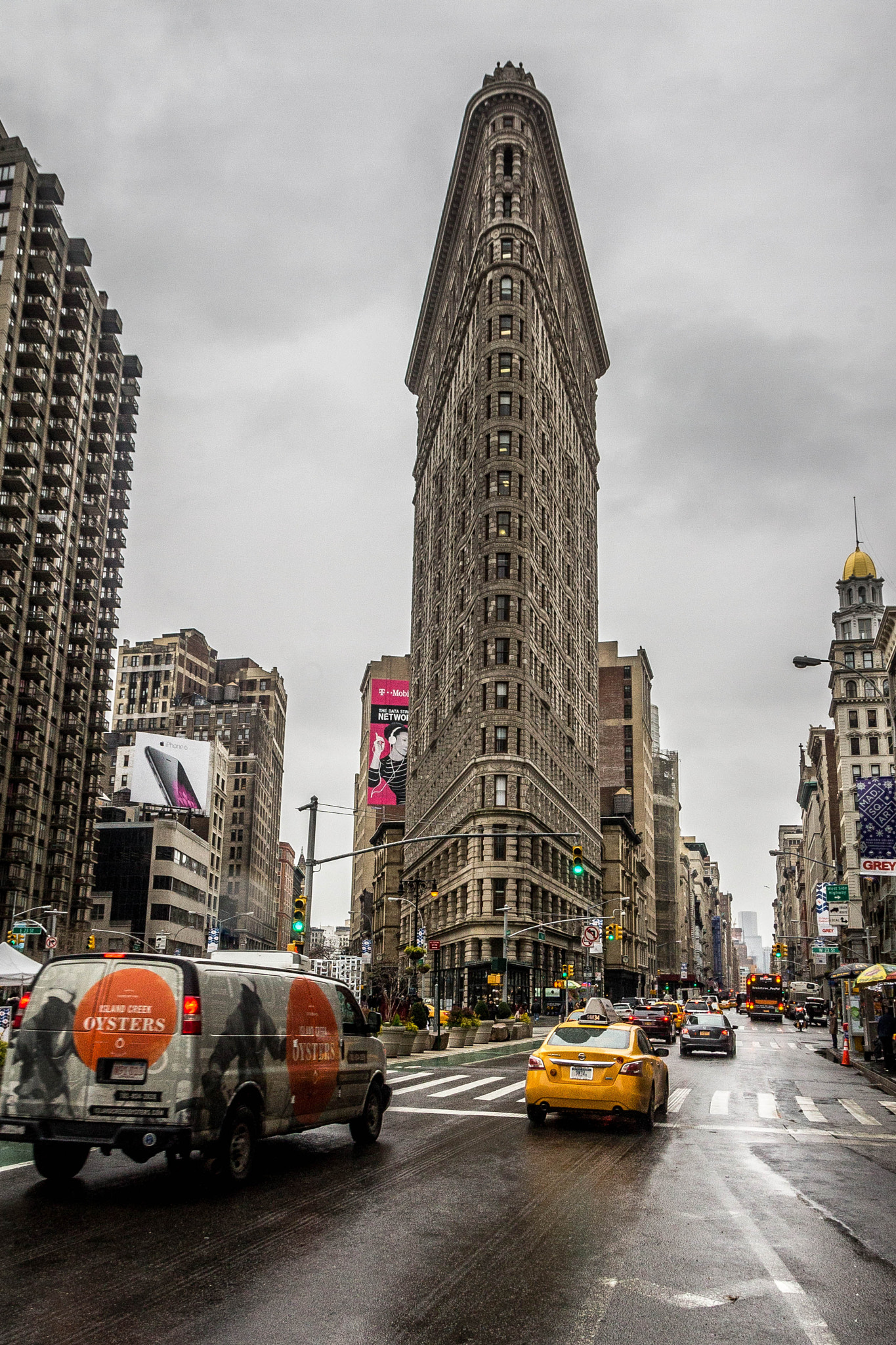 Sigma 17-70mm F2.8-4 DC Macro OS HSM sample photo. Flatiron building photography