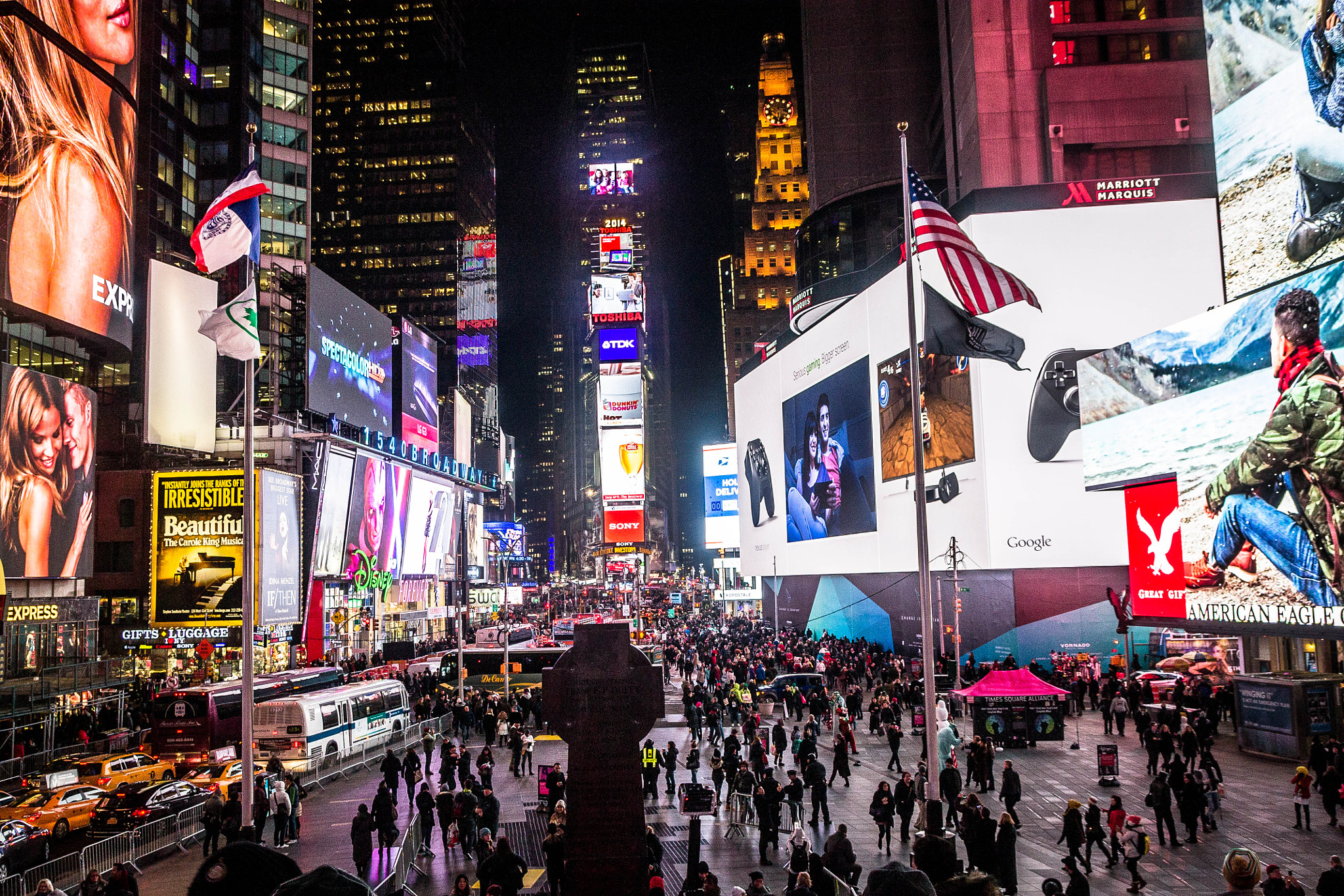 Sigma 17-70mm F2.8-4 DC Macro OS HSM sample photo. Night in times square photography