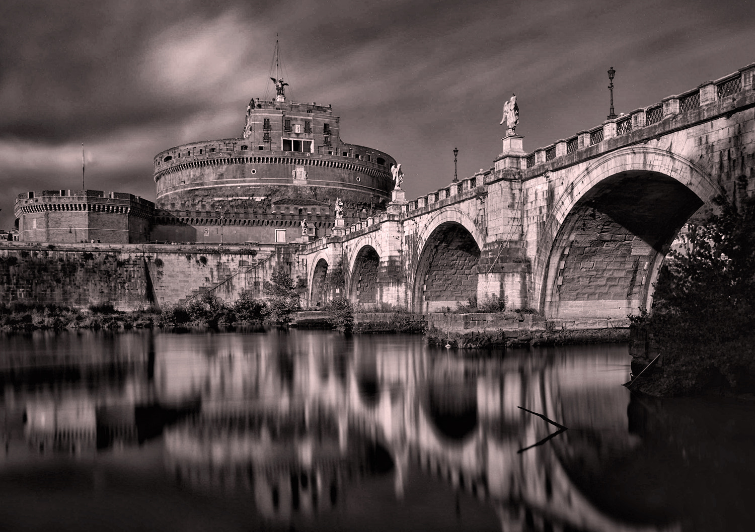 Nikon D5100 + IX-Nikkor 30-60mm f/4-5.6 sample photo. Castel saint angelo photography