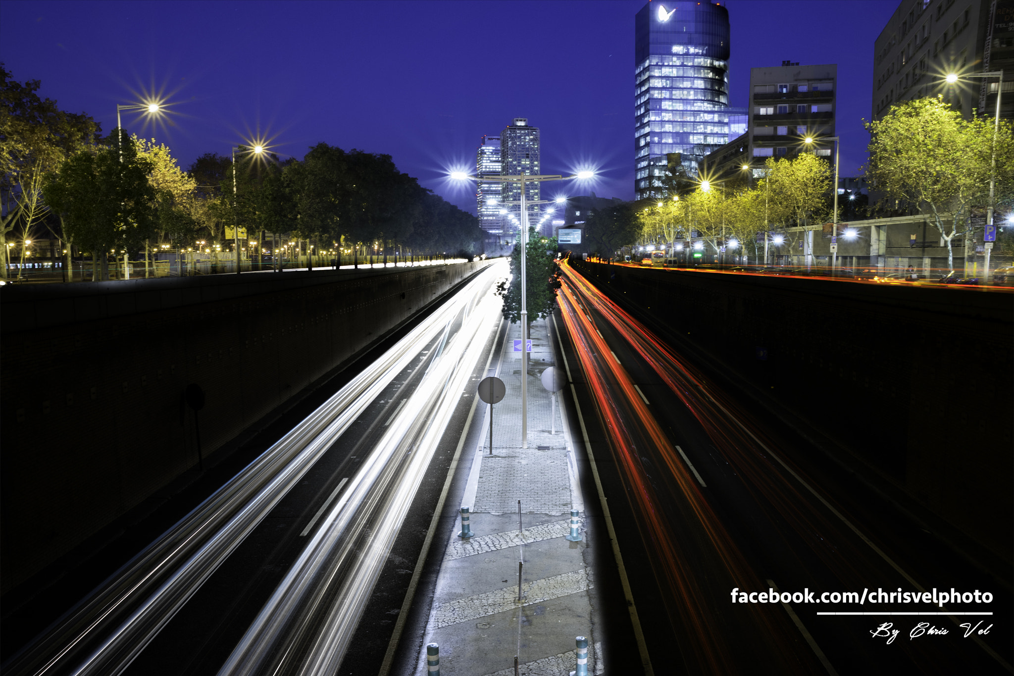 Sigma 18-200mm F3.5-6.3 DC OS HSM sample photo. Autopista de noche con facebook photography