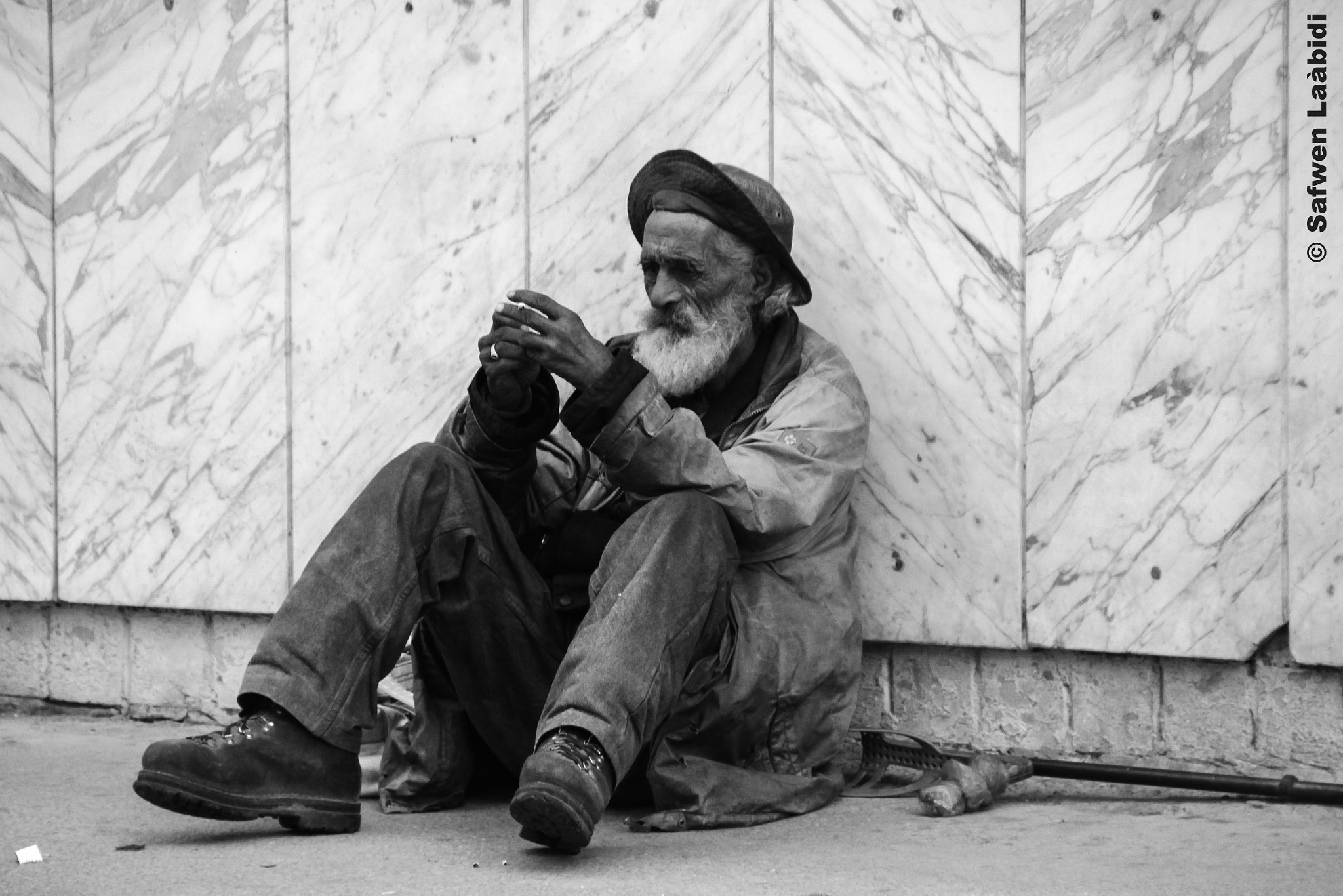 Canon EOS 550D (EOS Rebel T2i / EOS Kiss X4) + Sigma 18-250mm F3.5-6.3 DC OS HSM sample photo. Homeless photography