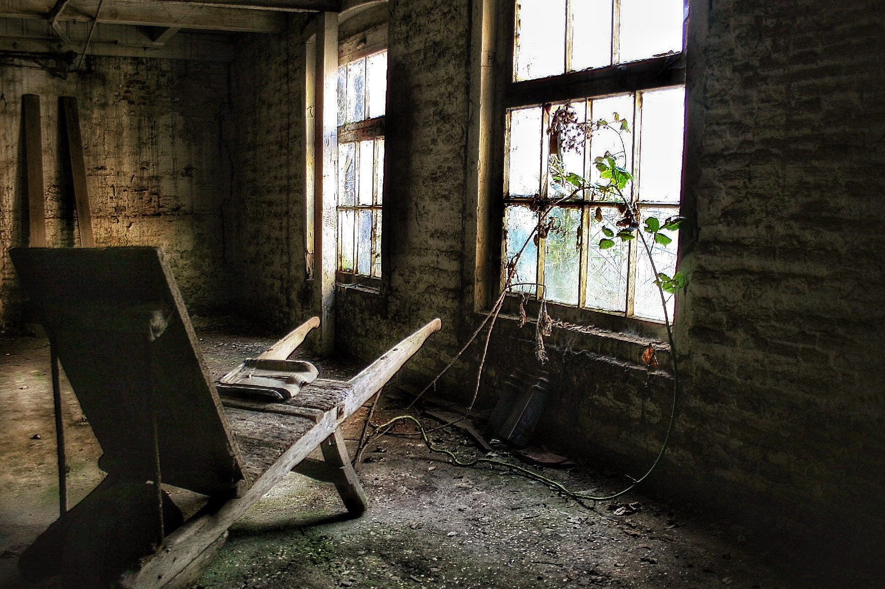 Canon EF-S 18-55mm F3.5-5.6 sample photo. The wheelbarrow photography