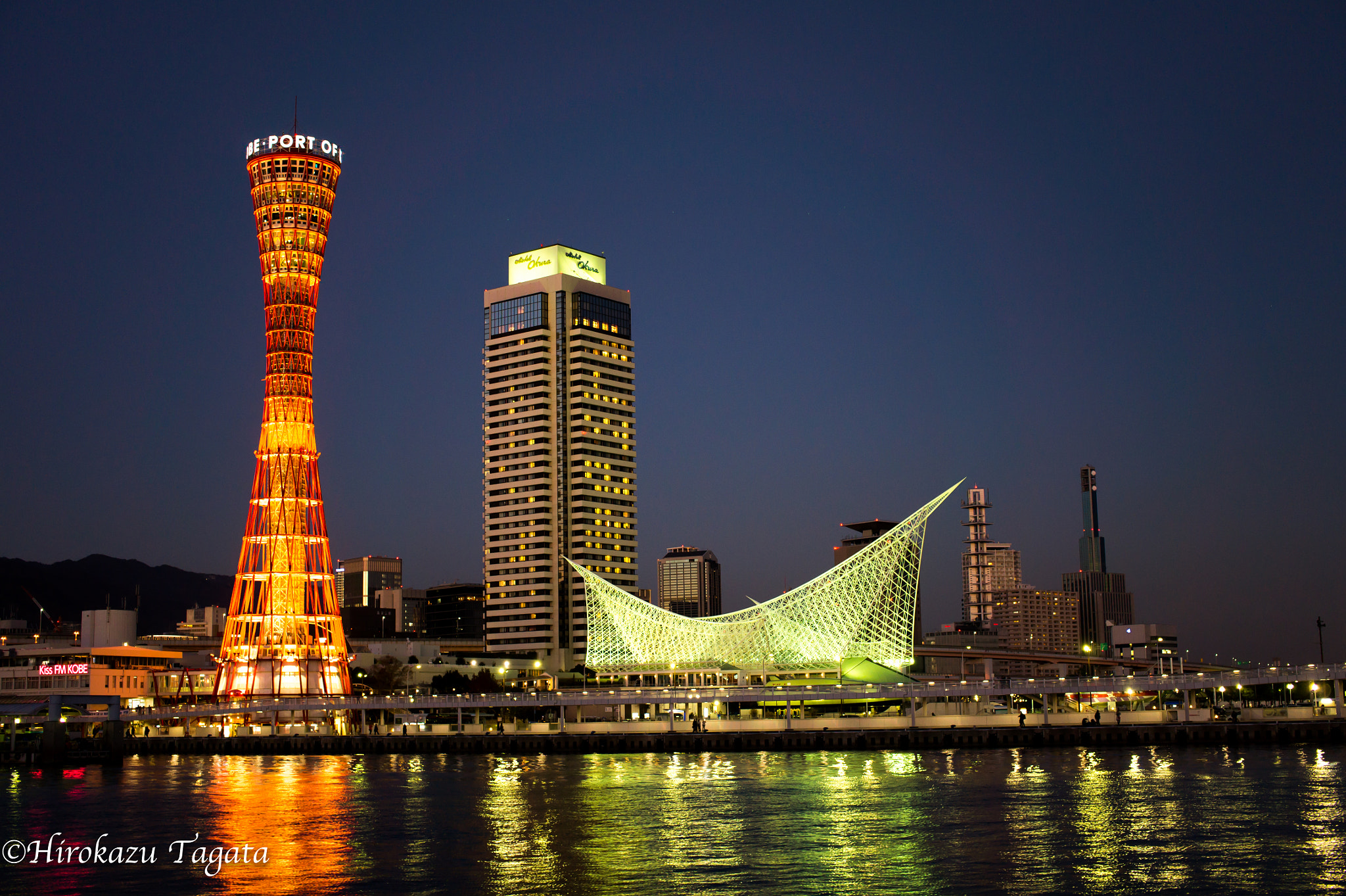 Sony Alpha NEX-5 + Sigma 30mm F2.8 EX DN sample photo. The port of kobe photography