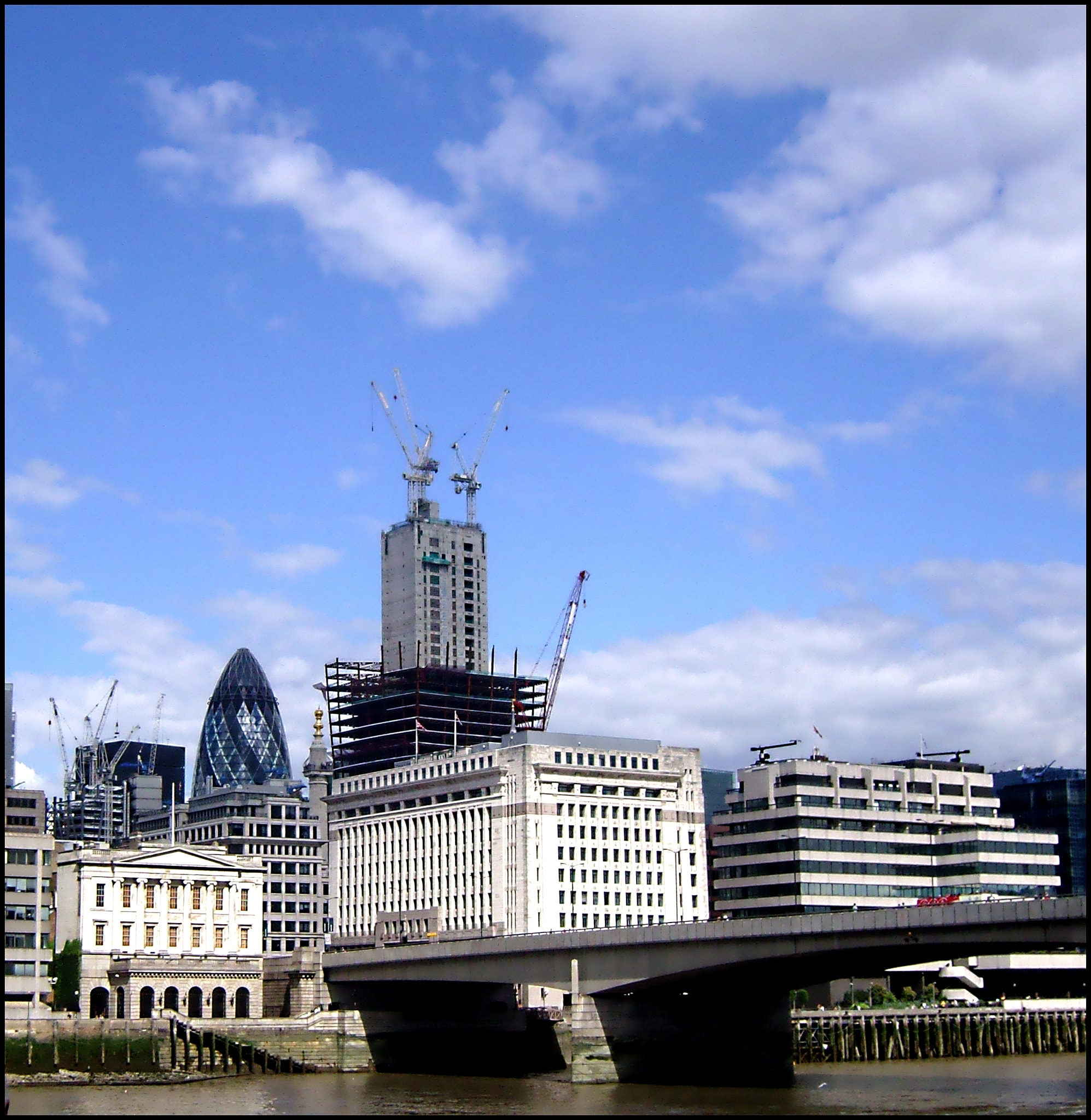 Samsung VLUU NV10, NV10 sample photo. London. photography