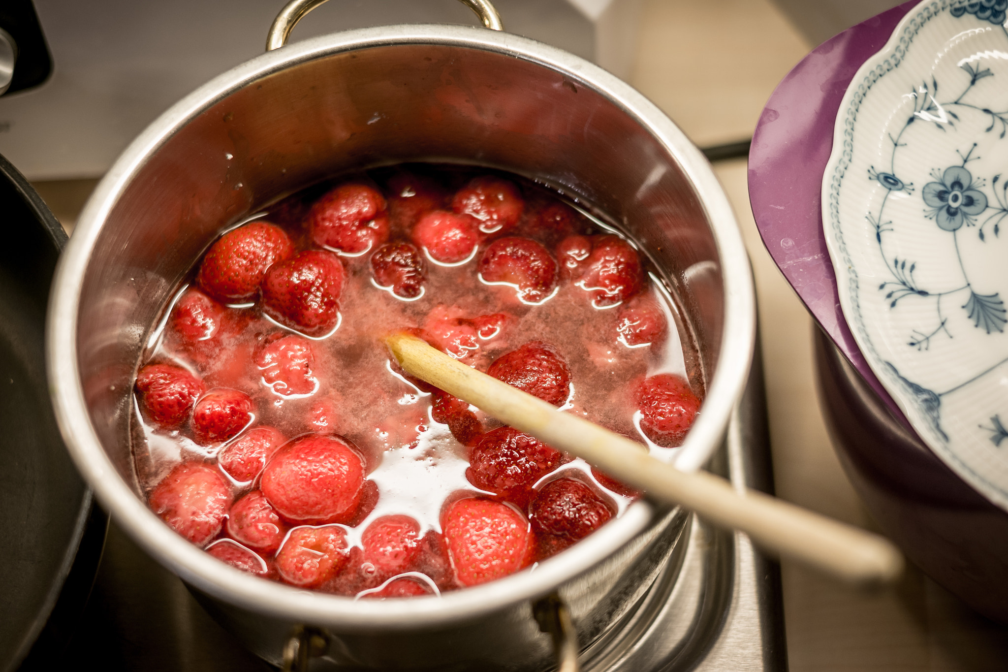 Fujifilm X-A1 + Fujifilm XF 35mm F1.4 R sample photo. Strawberry marmelade photography