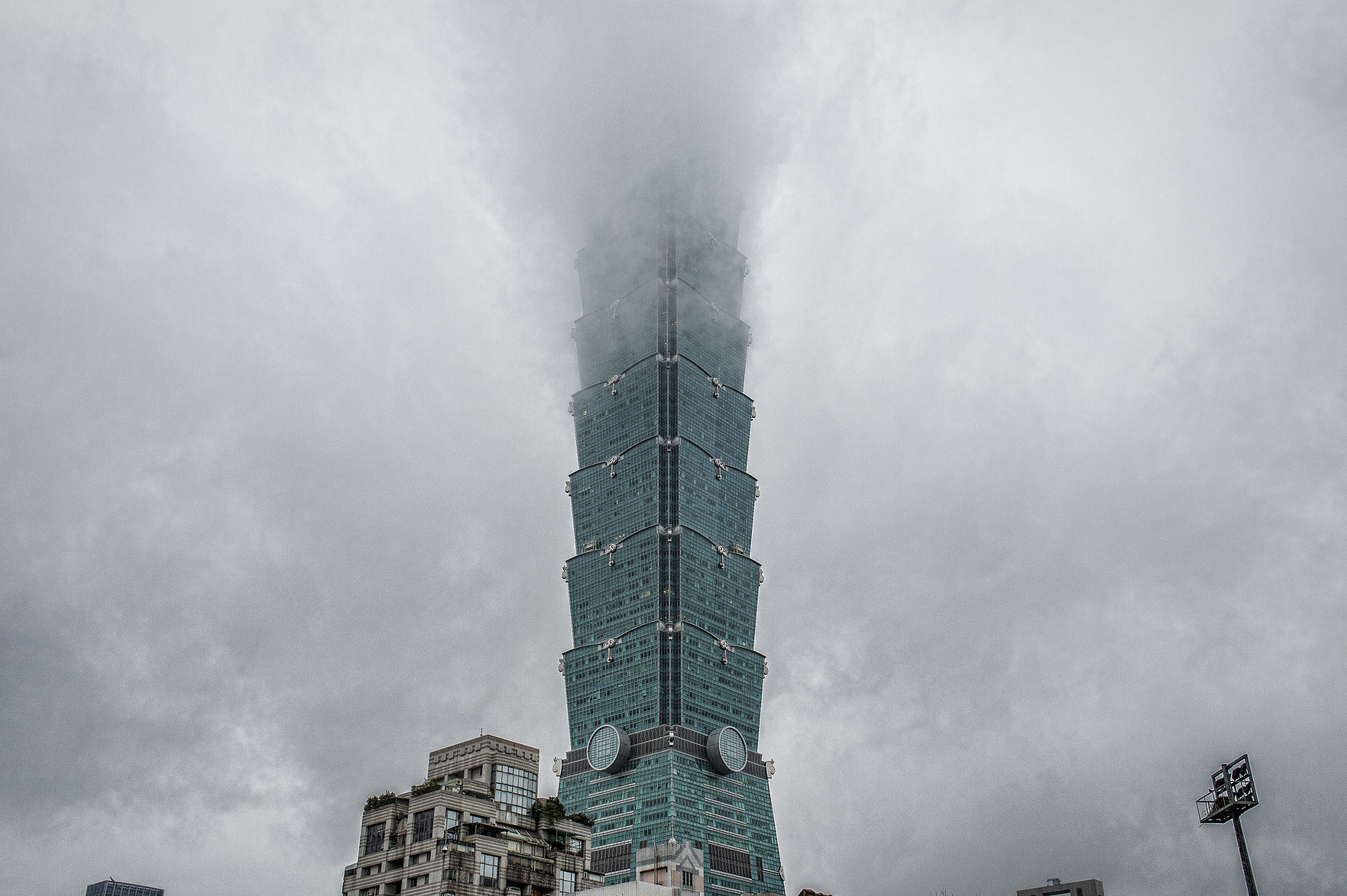 Nikon D4 + AF-S Nikkor 35mm f/1.8G sample photo. Taipei 101 photography