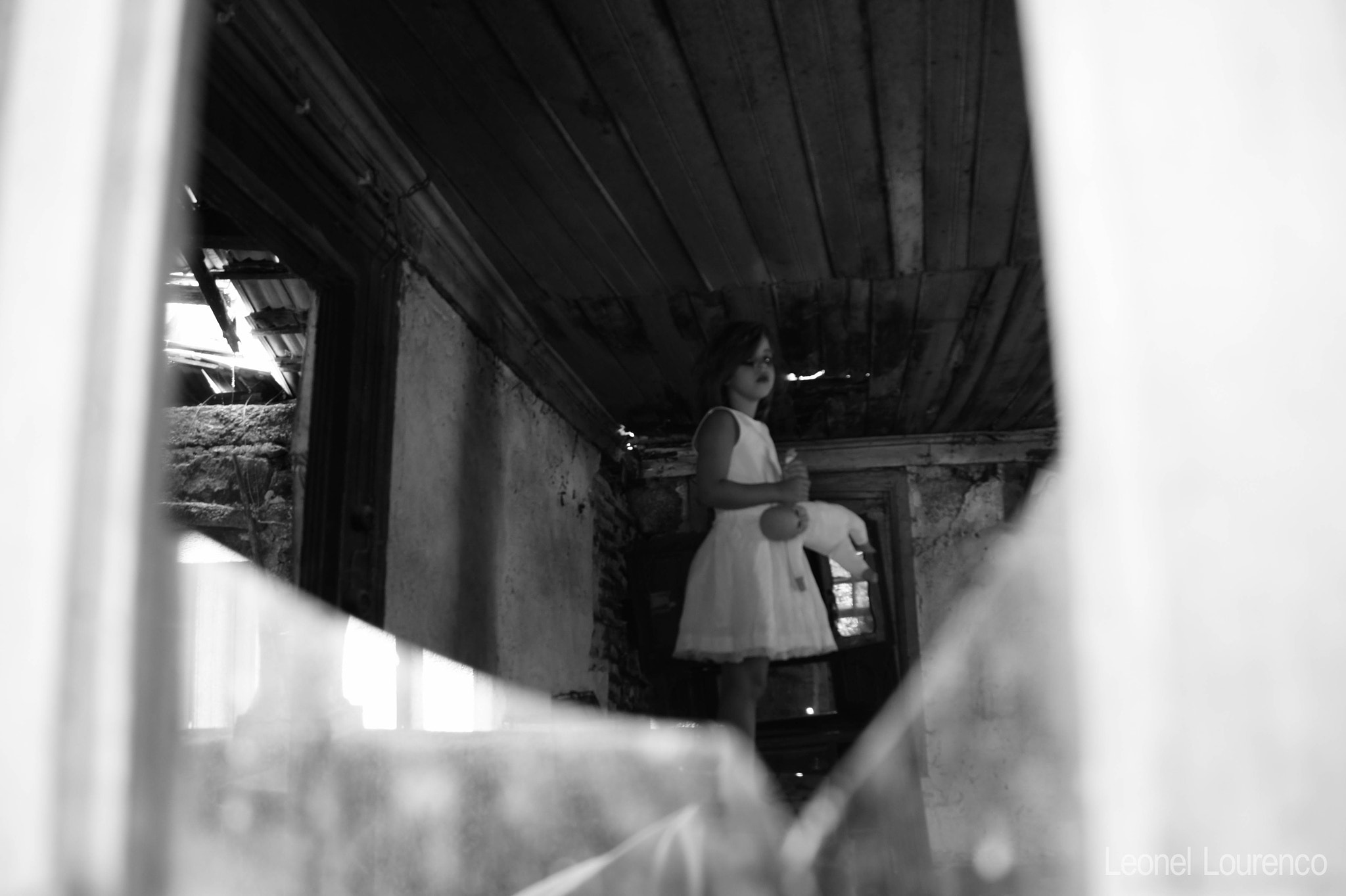 Sony DT 18-55mm F3.5-5.6 SAM II sample photo. Behind the window photography