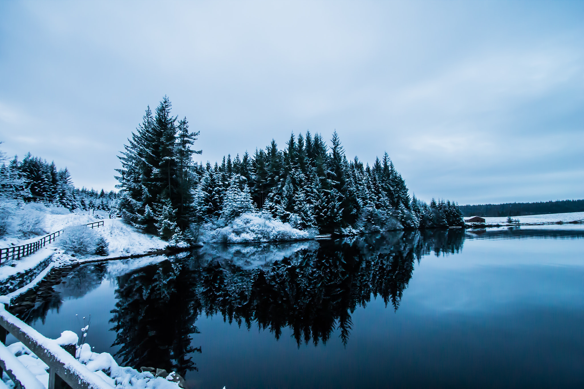 Canon EF-S 10-22mm F3.5-4.5 USM sample photo. Winter reflections photography
