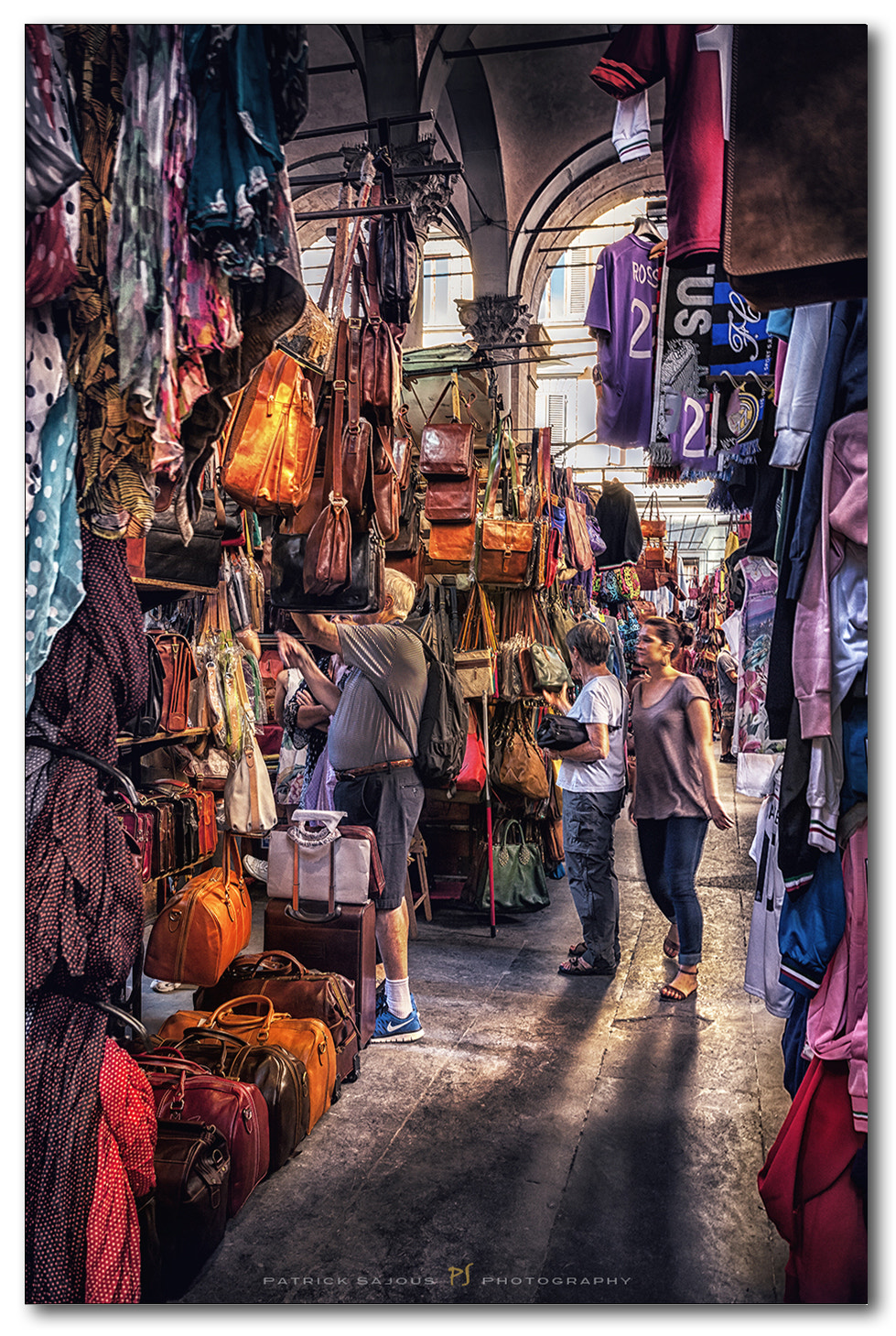 Canon EOS-1Ds Mark III sample photo. Marché du cuir à florence photography