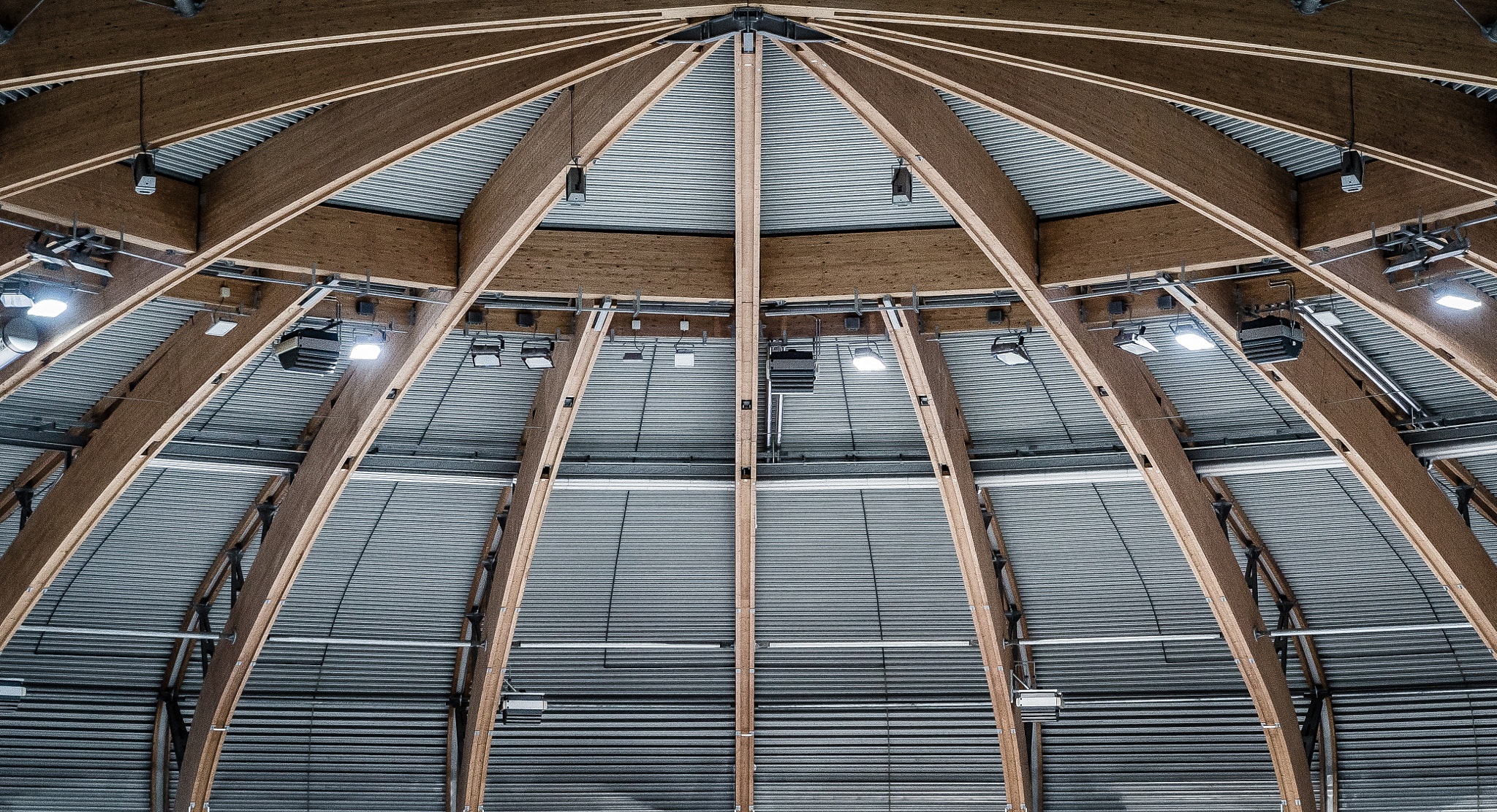 Sony FE PZ 28-135mm F4 G OSS sample photo. Ice-center erfurt photography