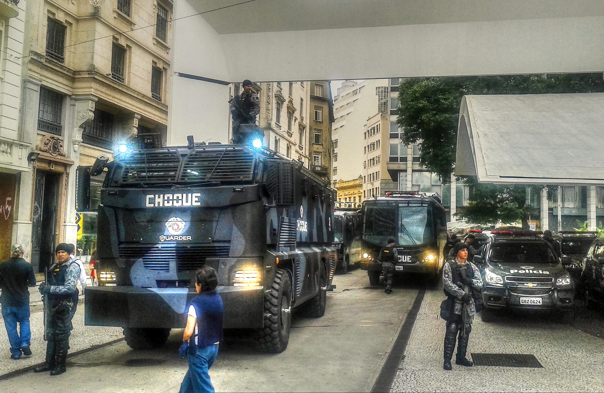 Samsung Galaxy Win sample photo. Public security - são paulo - brazil photography