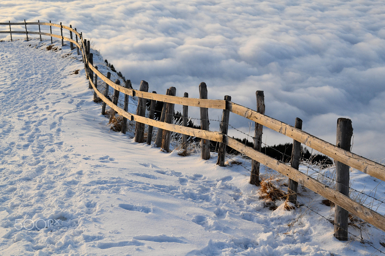 AF Zoom-Nikkor 28-105mm f/3.5-4.5D IF sample photo. Above the clouds photography