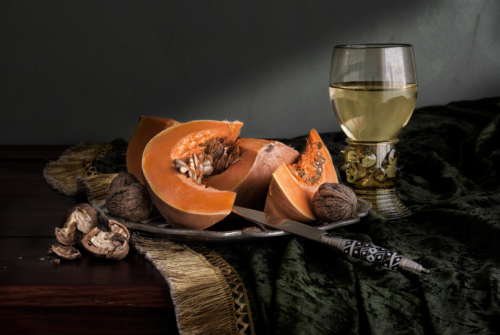 Pentax K200D sample photo. Still life con roemer, calabaza y nueces photography