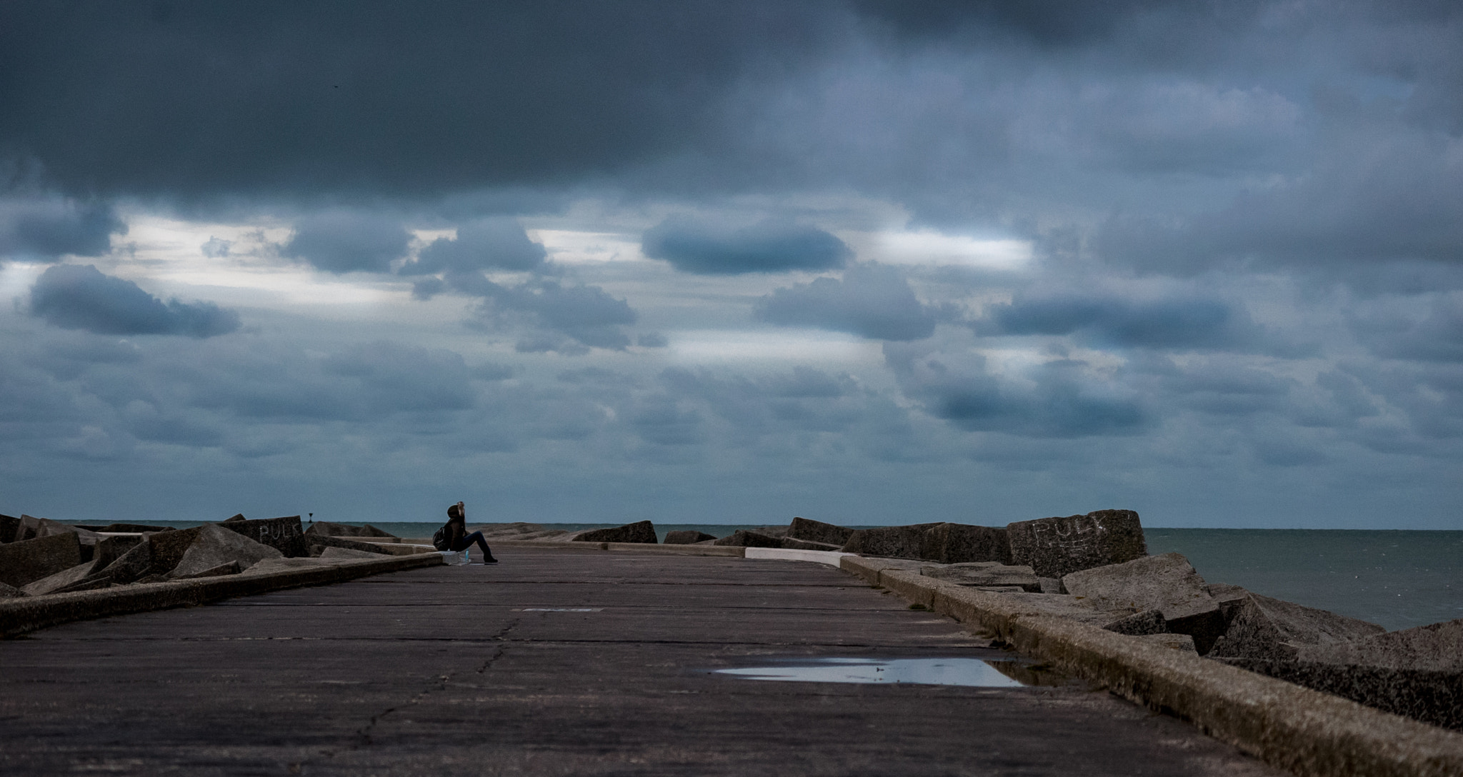 Nikon D810 + AF Zoom-Nikkor 70-210mm f/4 sample photo. Girl and the sky photography