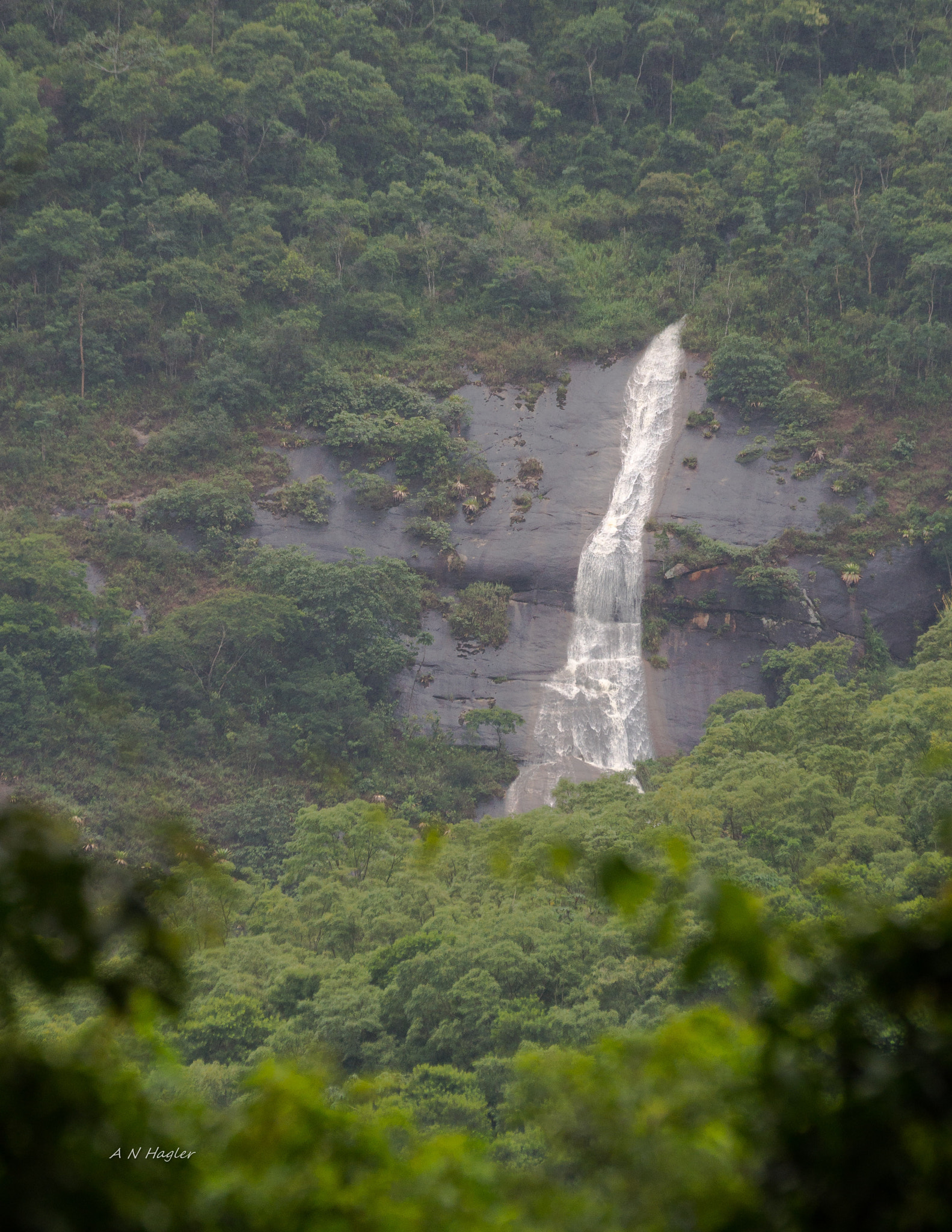 Sony 70-300mm F4.5-5.6 G SSM sample photo. Santa monica itaipava waterfall photography