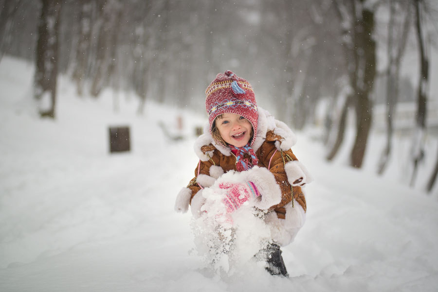 AF Zoom-Nikkor 80-200mm f/2.8 ED sample photo. Play time photography