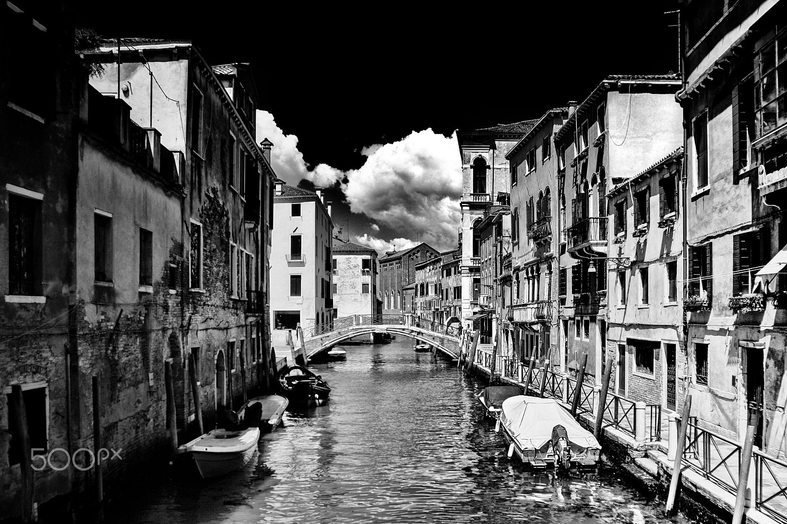 Canon EOS 400D (EOS Digital Rebel XTi / EOS Kiss Digital X) + Sigma 18-50mm f/2.8 Macro sample photo. A venetian sky photography