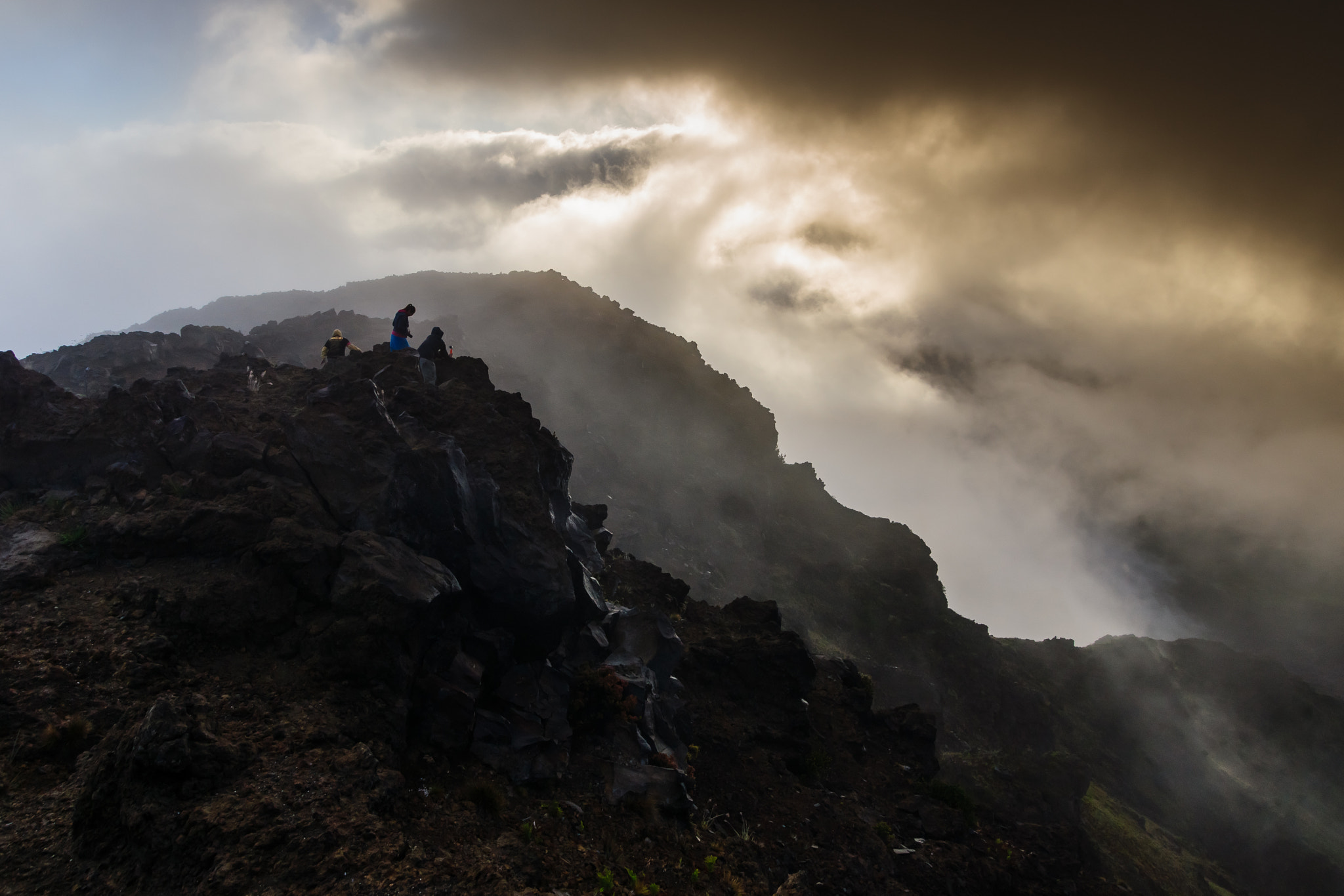 Sony SLT-A65 (SLT-A65V) sample photo. Sunrise clouds at haleakala photography