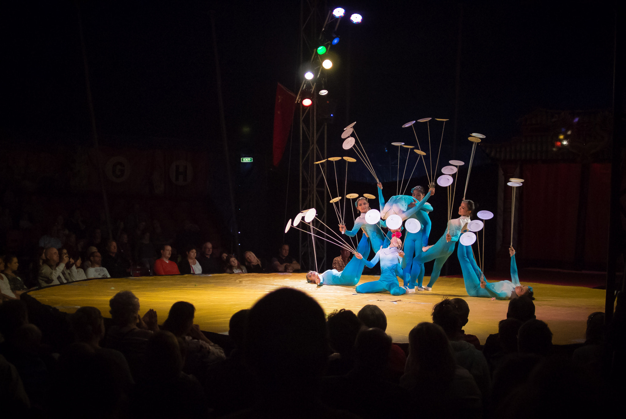 Nikon 1 J1 + Nikon 1 Nikkor 18.5mm F1.8 sample photo. Chinese circus photography